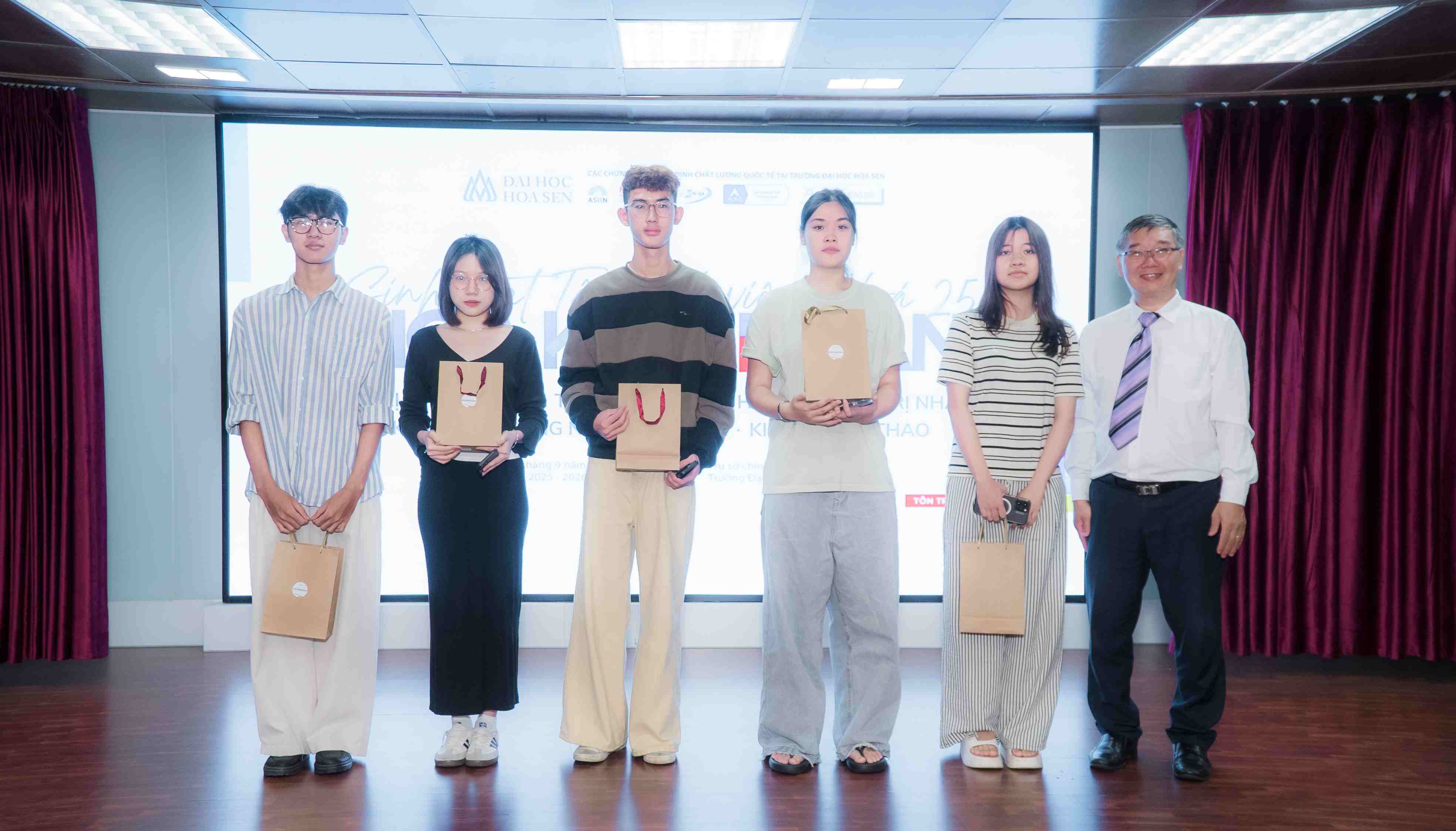 Tuần lễ chào đón Tân sinh viên K25 Khoa Kinh doanh