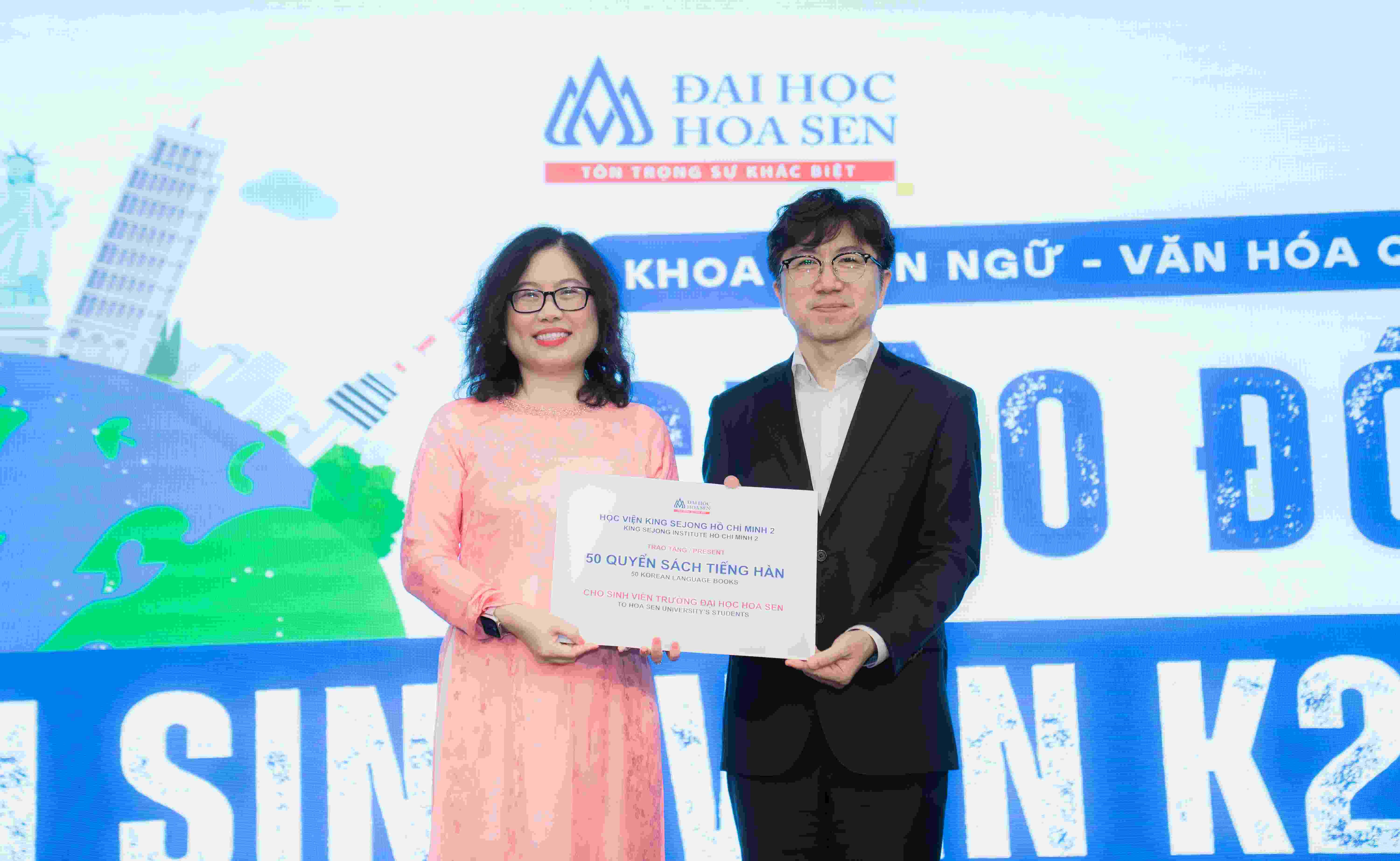 Khoa ngôn ngữ Đại học Hoa Sen chào đón Tân sinh viên K25