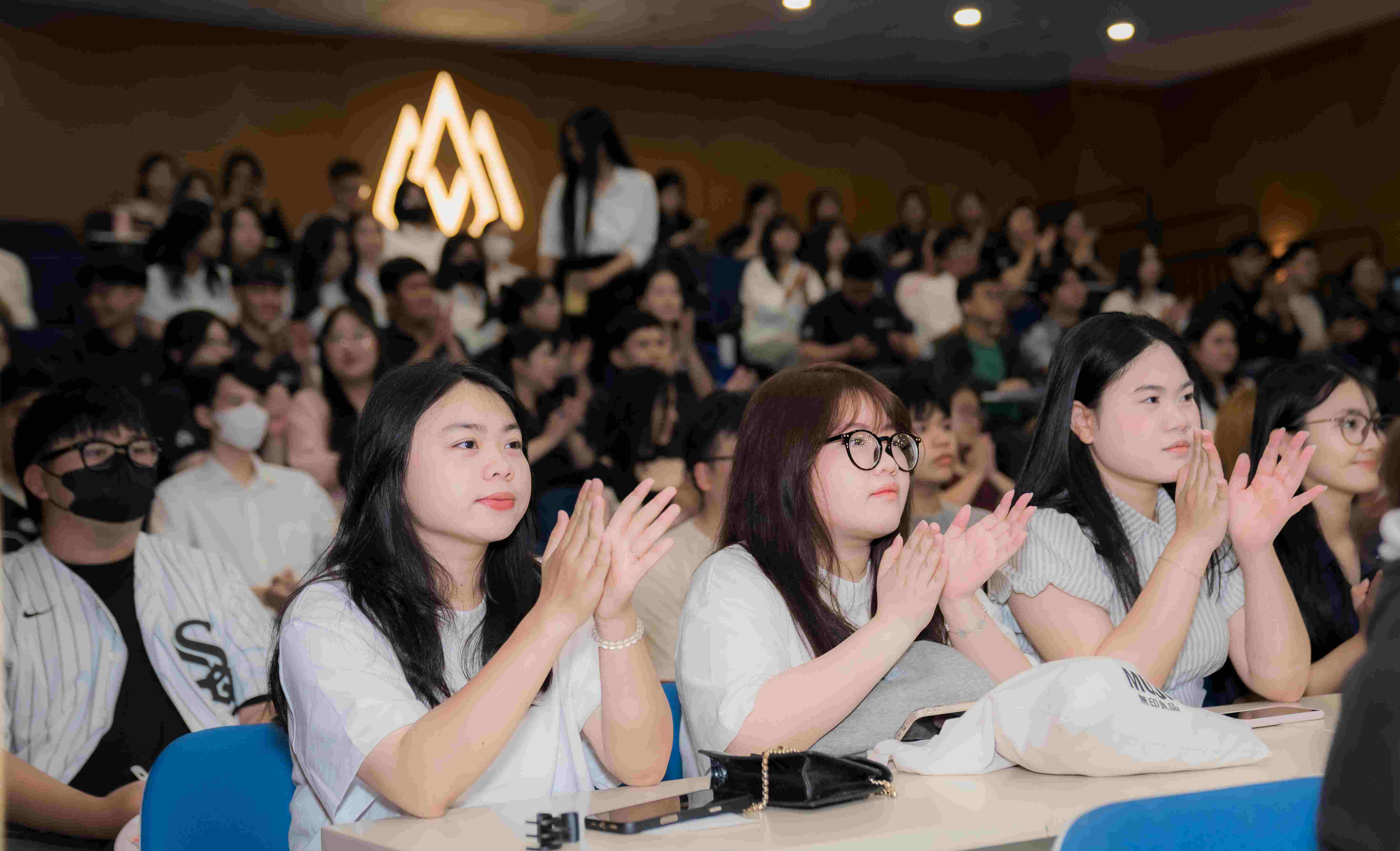 Khoa ngôn ngữ Đại học Hoa Sen chào đón Tân sinh viên K25