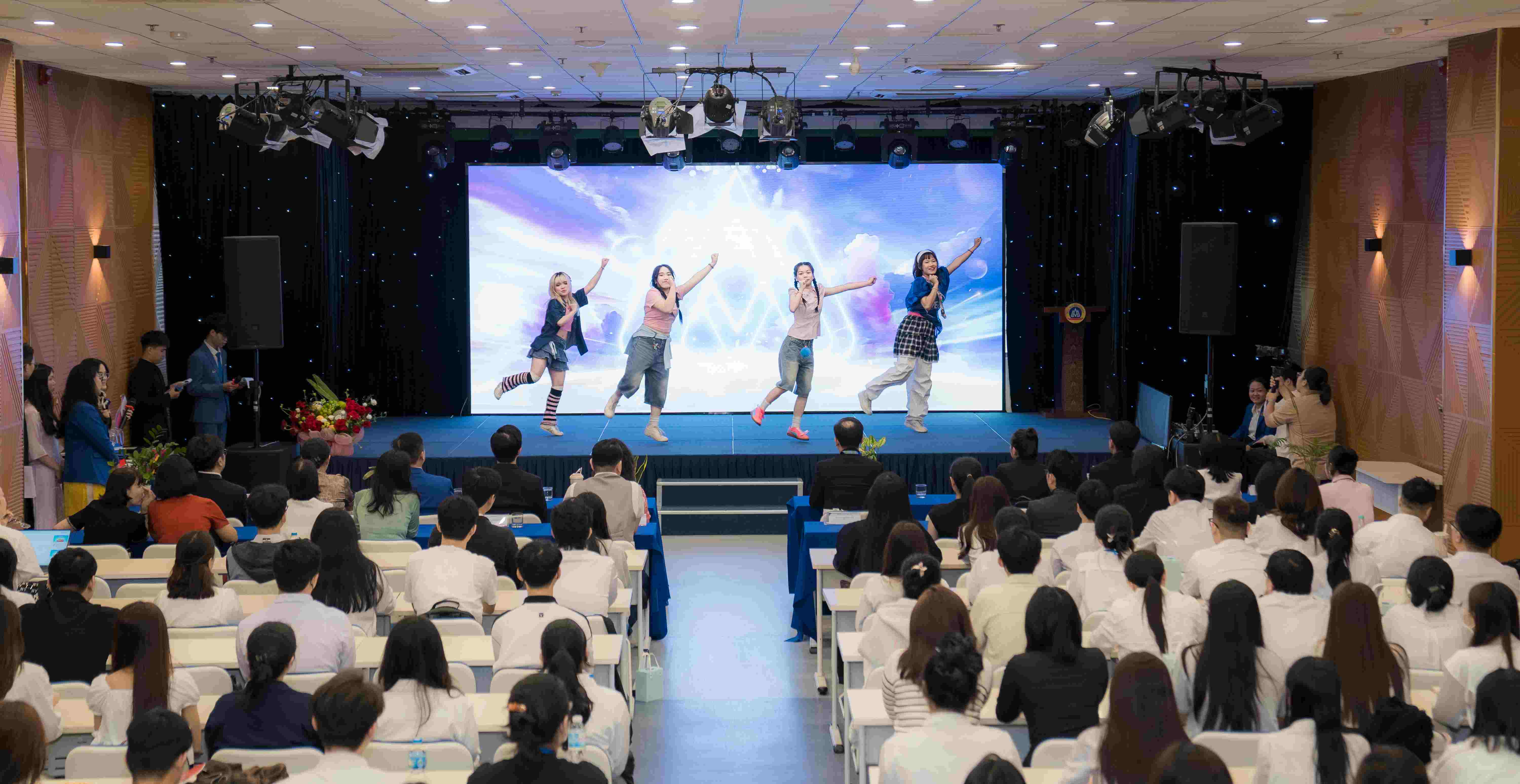 Khoa ngôn ngữ Đại học Hoa Sen chào đón Tân sinh viên K25