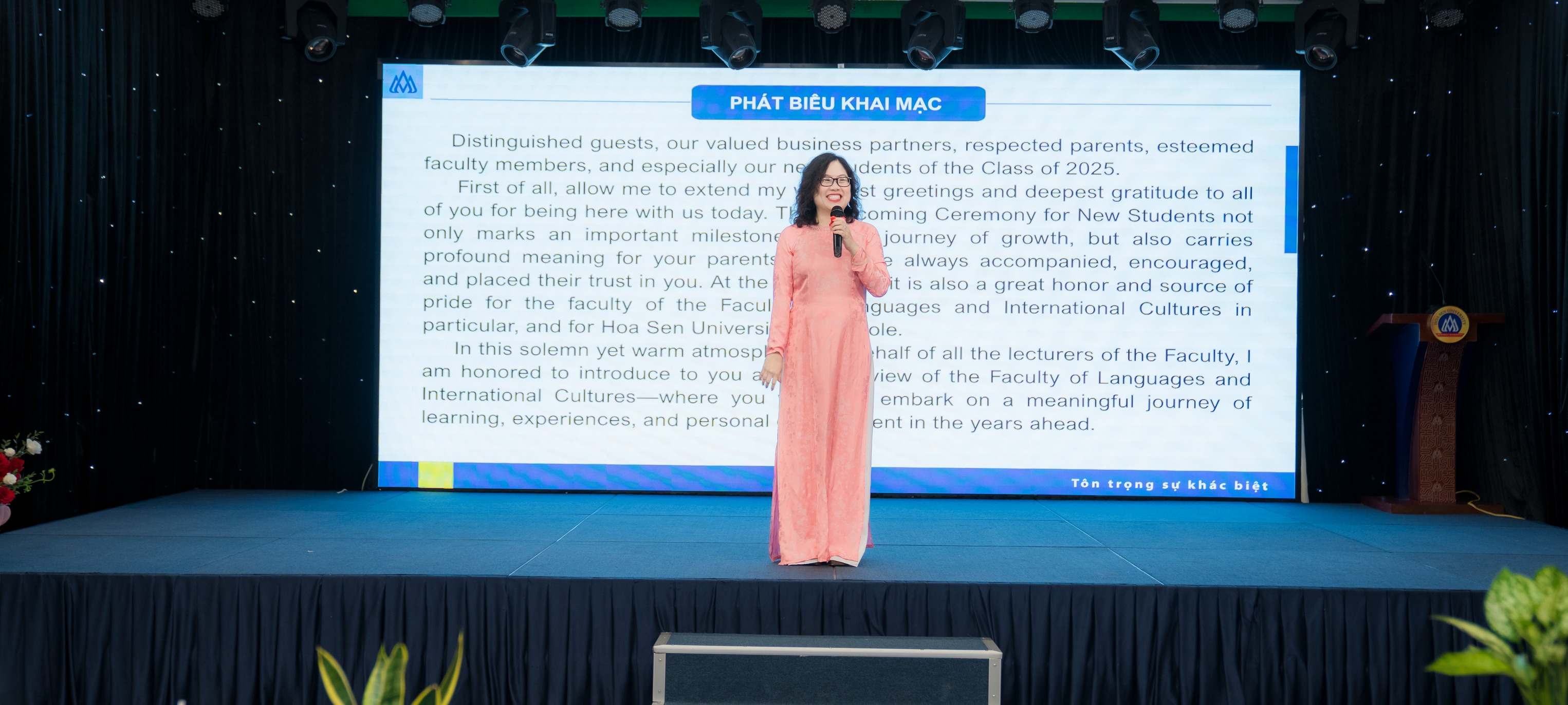 Khoa ngôn ngữ - Văn hoá Quốc tế Đại học Hoa Sen chào đón Tân sinh viên K25