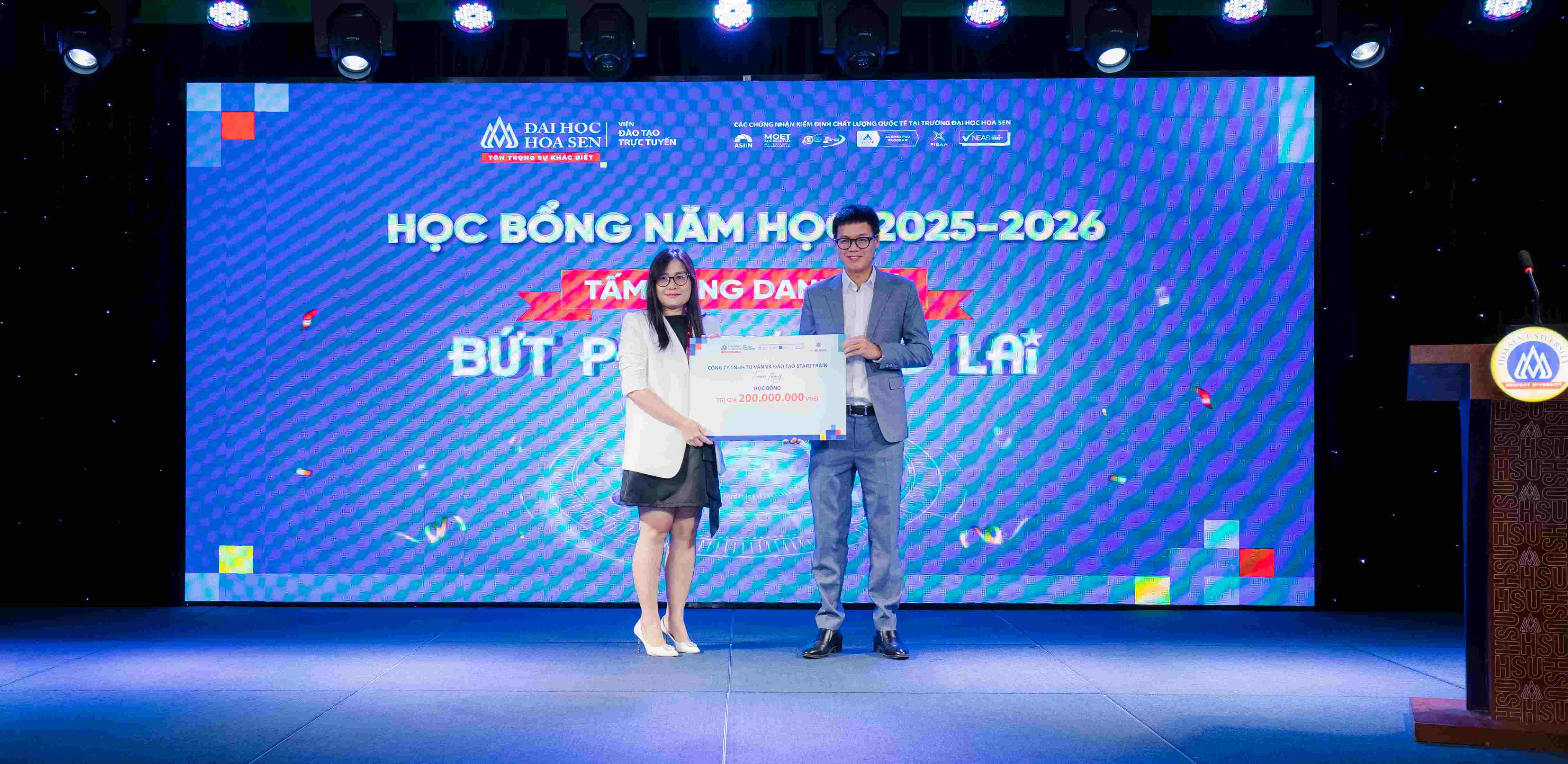 Lễ khai giảng năm học - Viện đào tạo trực tuyến