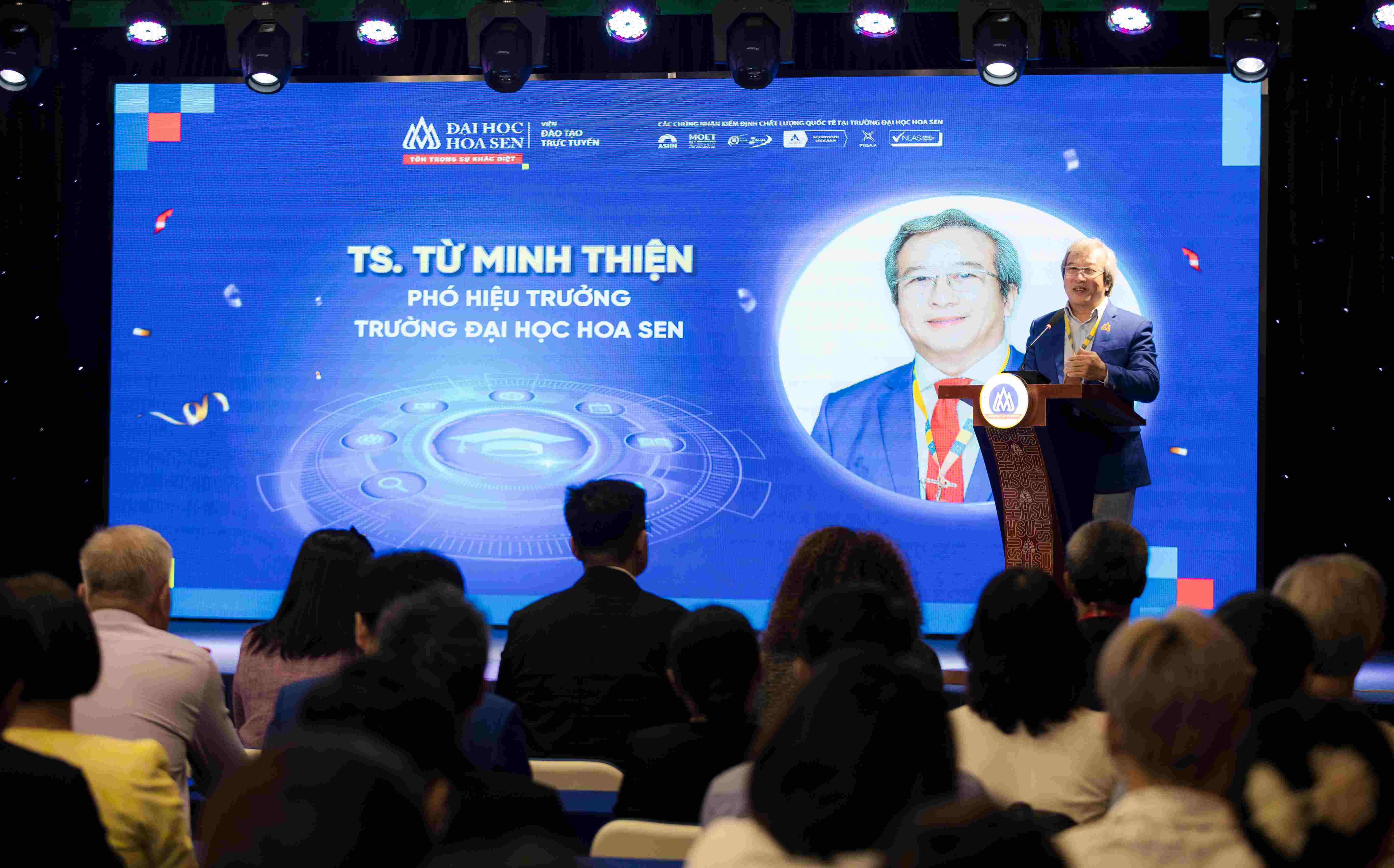 Lễ khai giảng năm học - Viện đào tạo trực tuyến