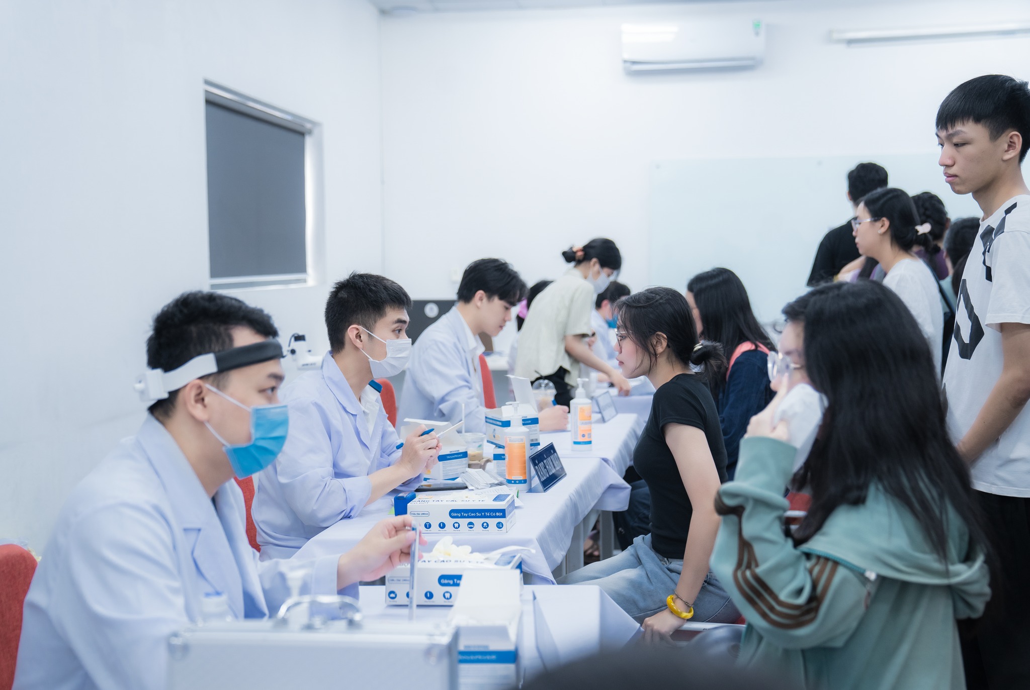 Khám sức khỏe cho Tân sinh viên K25