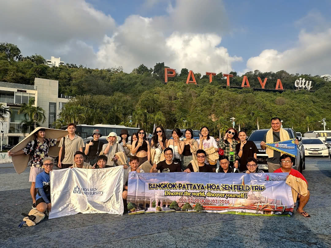 ThS Trần Ngọc Tiến và sinh viên ngành Quản trị Dịch vụ Du lịch và Lữ hành HSU trải nghiệm thực tế tại Thái Lan