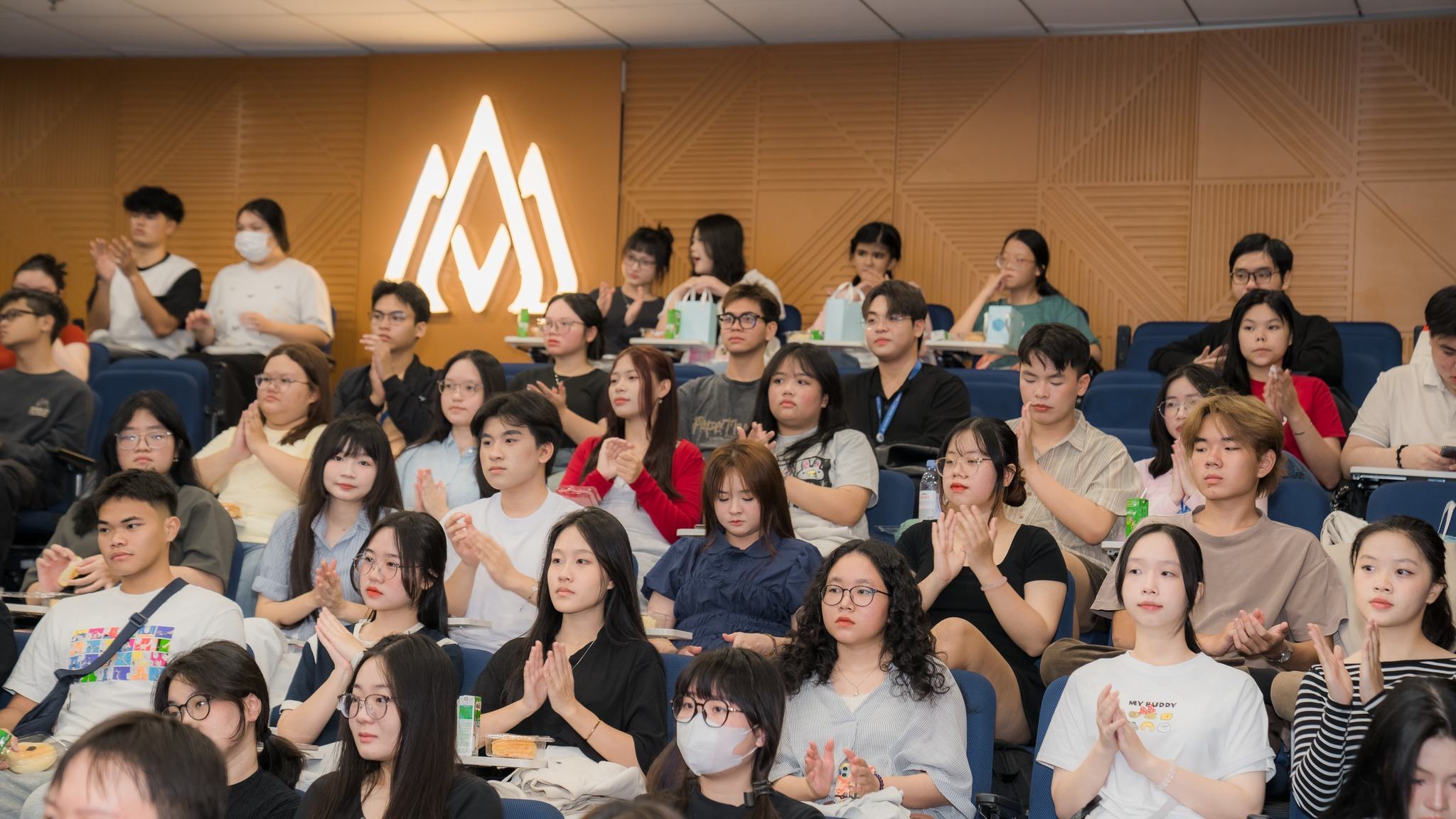 Sinh viên ngành Luật - Luật Kinh tế trải nghiệm thực tế tại Tòa án Nhân dân Khu vực 10