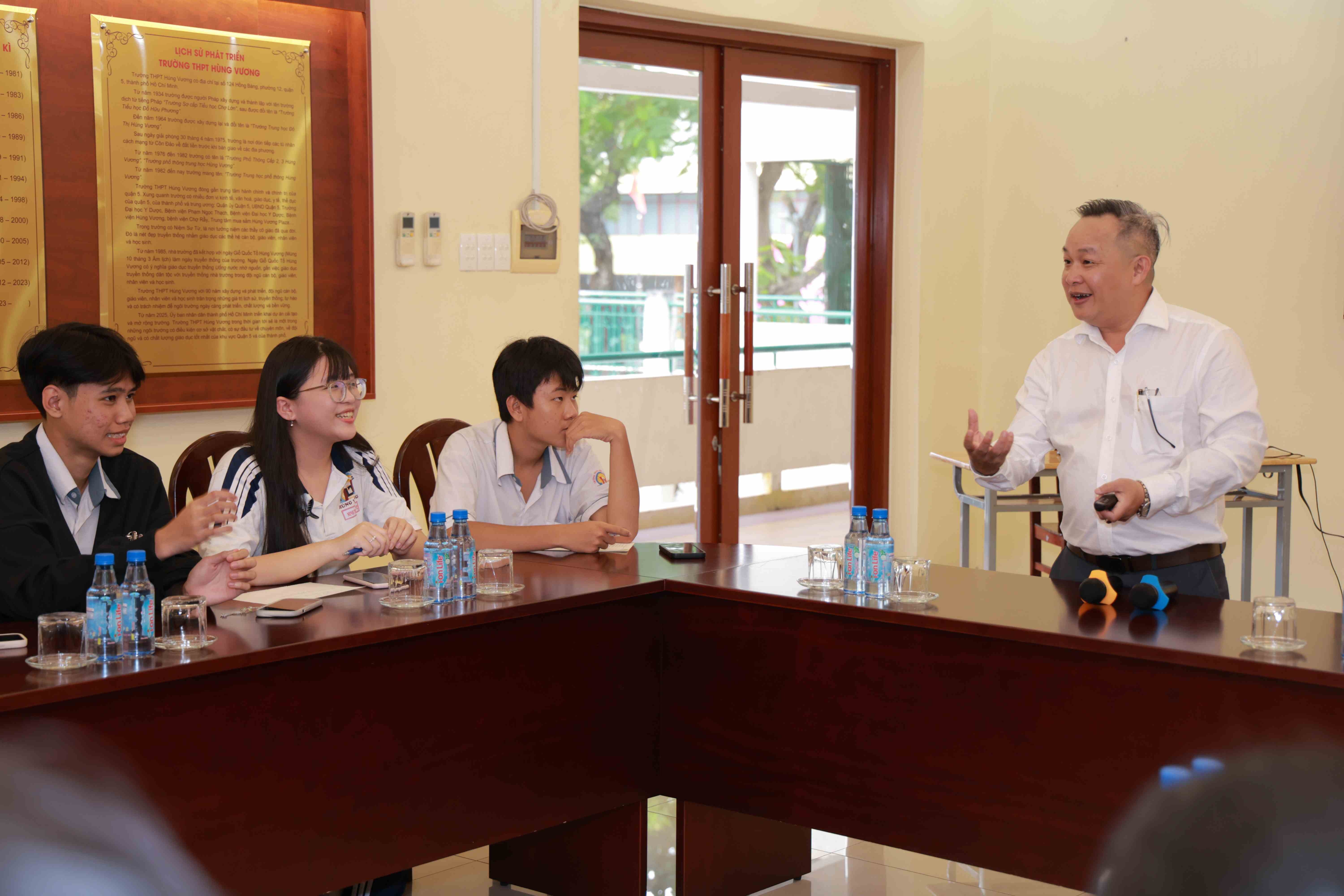  chia sẻ thực tế từ ThS Nguyễn Thành Lữ trong lĩnh vực sáng tạo nội dung số. 