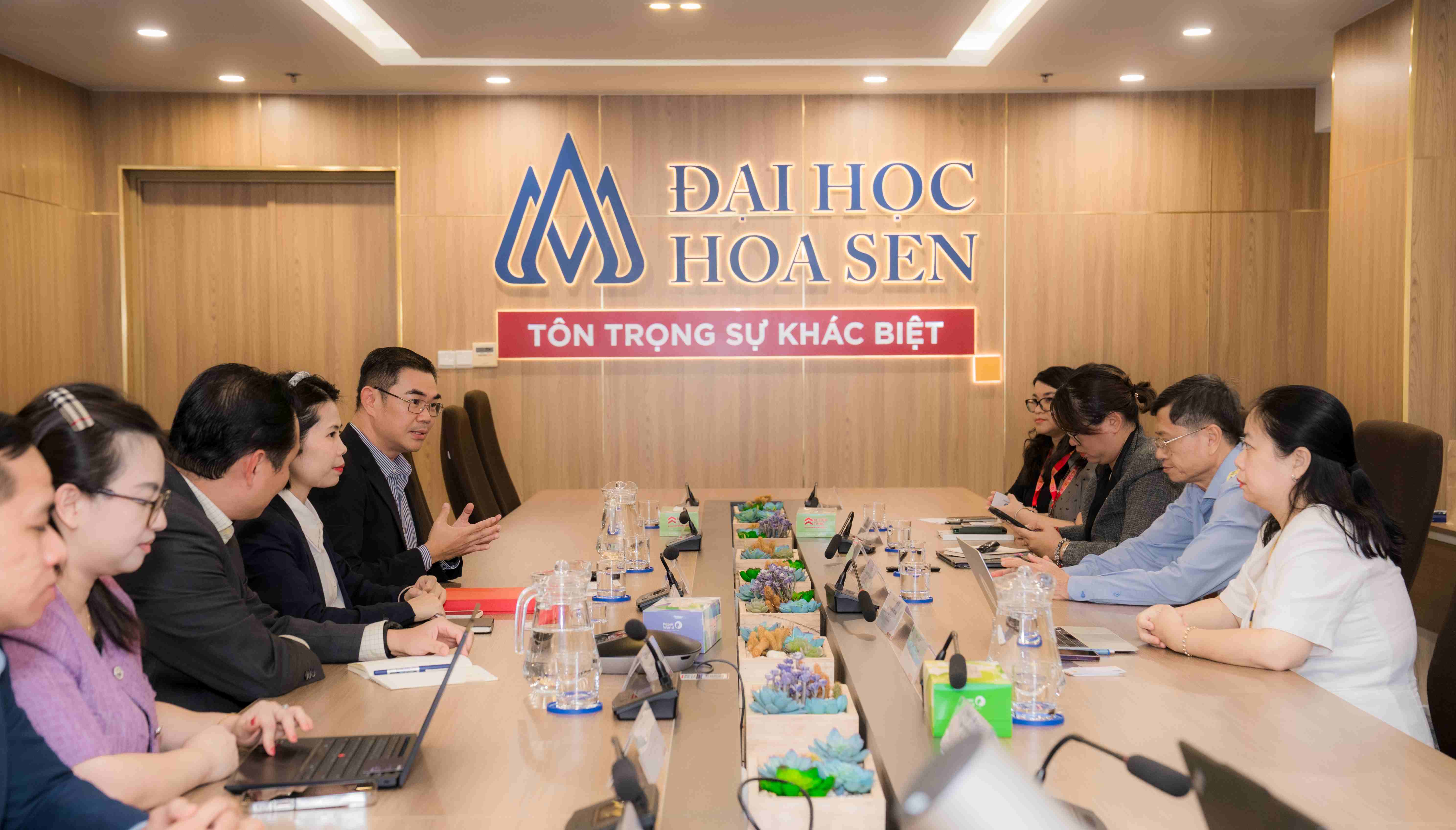 ĐH Hoa Sen ký kết hợp tác với Nhà xuất bản Pearson Higher Education