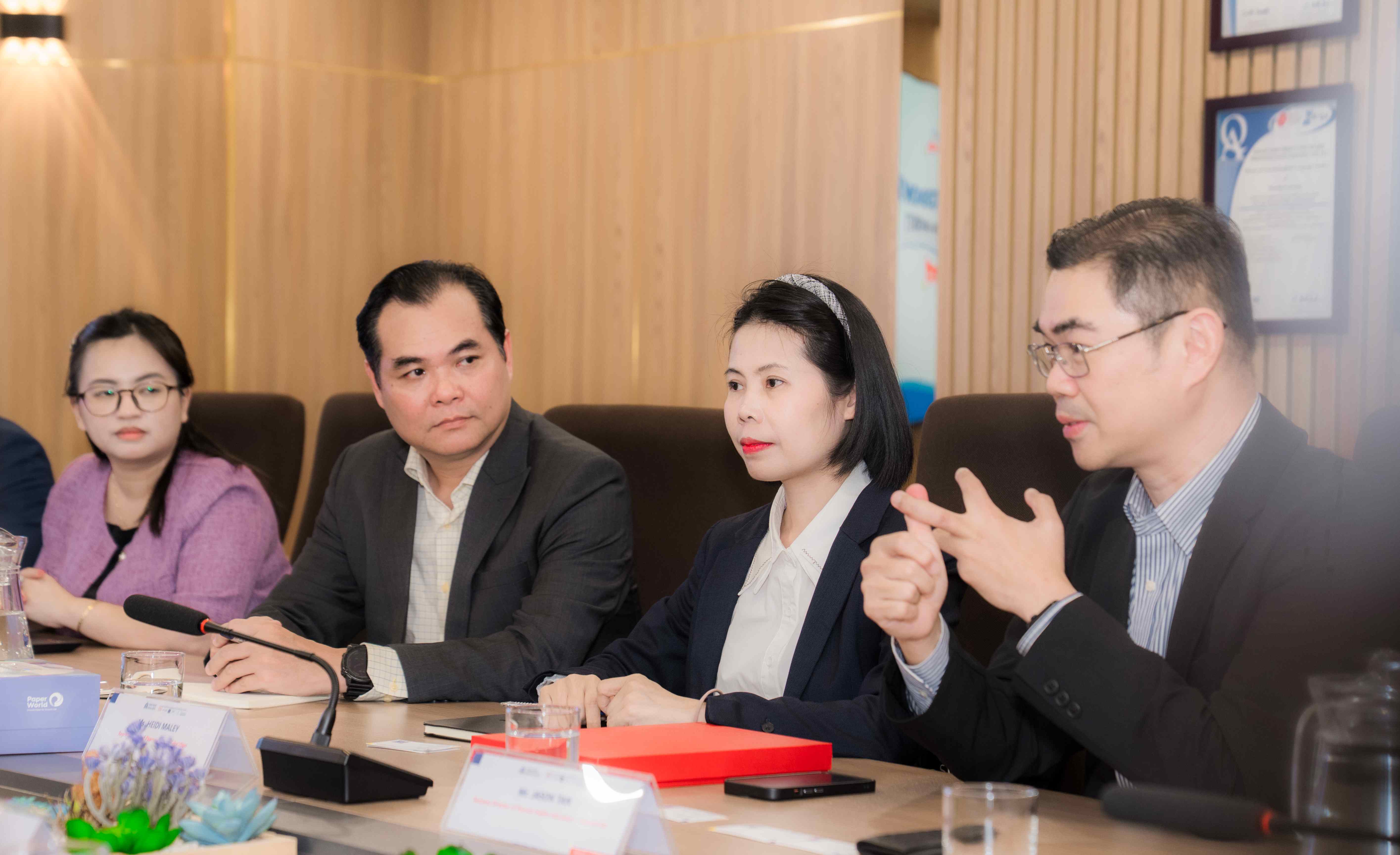 ĐH Hoa Sen ký kết hợp tác với Nhà xuất bản Pearson Higher Education