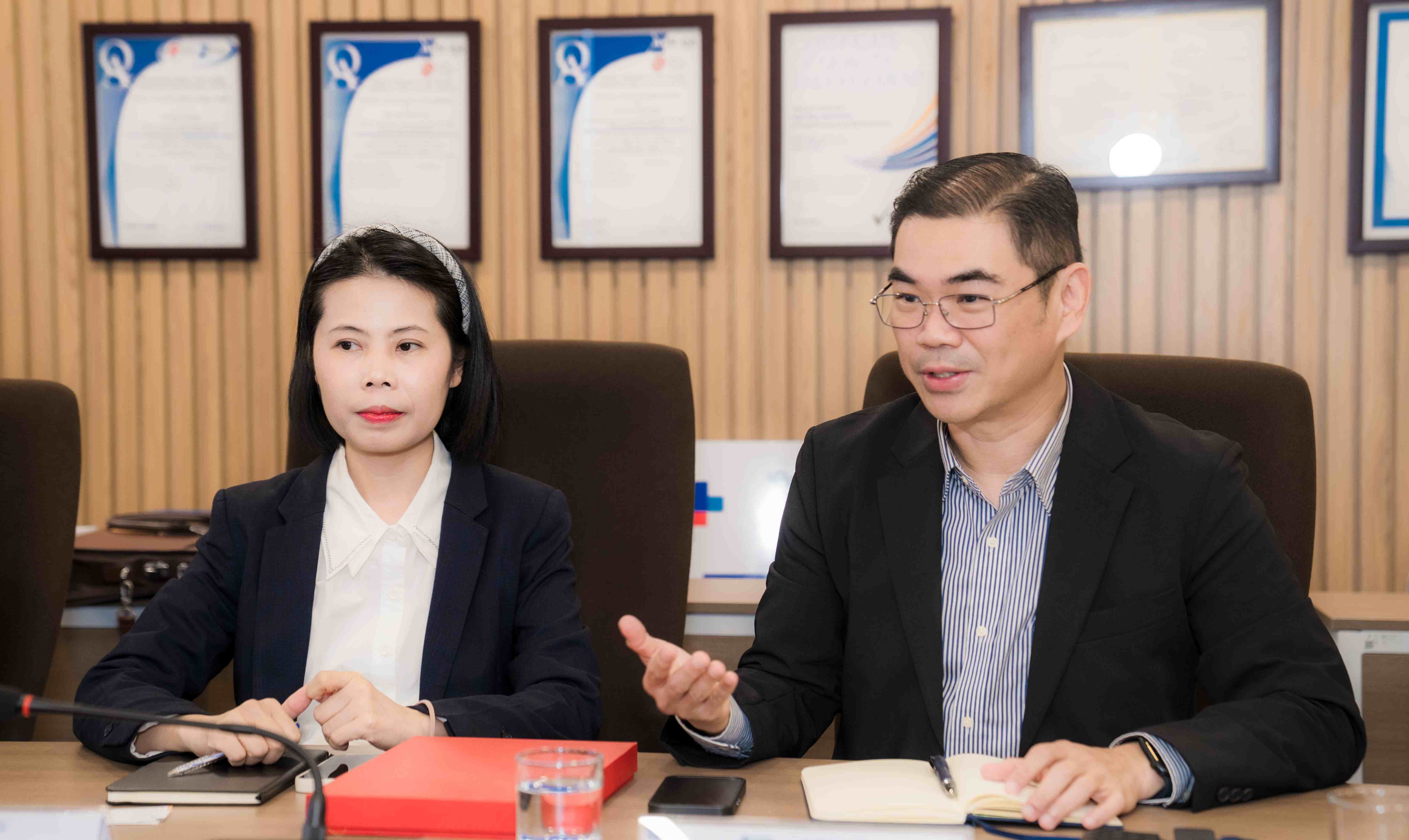 ĐH Hoa Sen ký kết hợp tác với Nhà xuất bản Pearson Higher Education