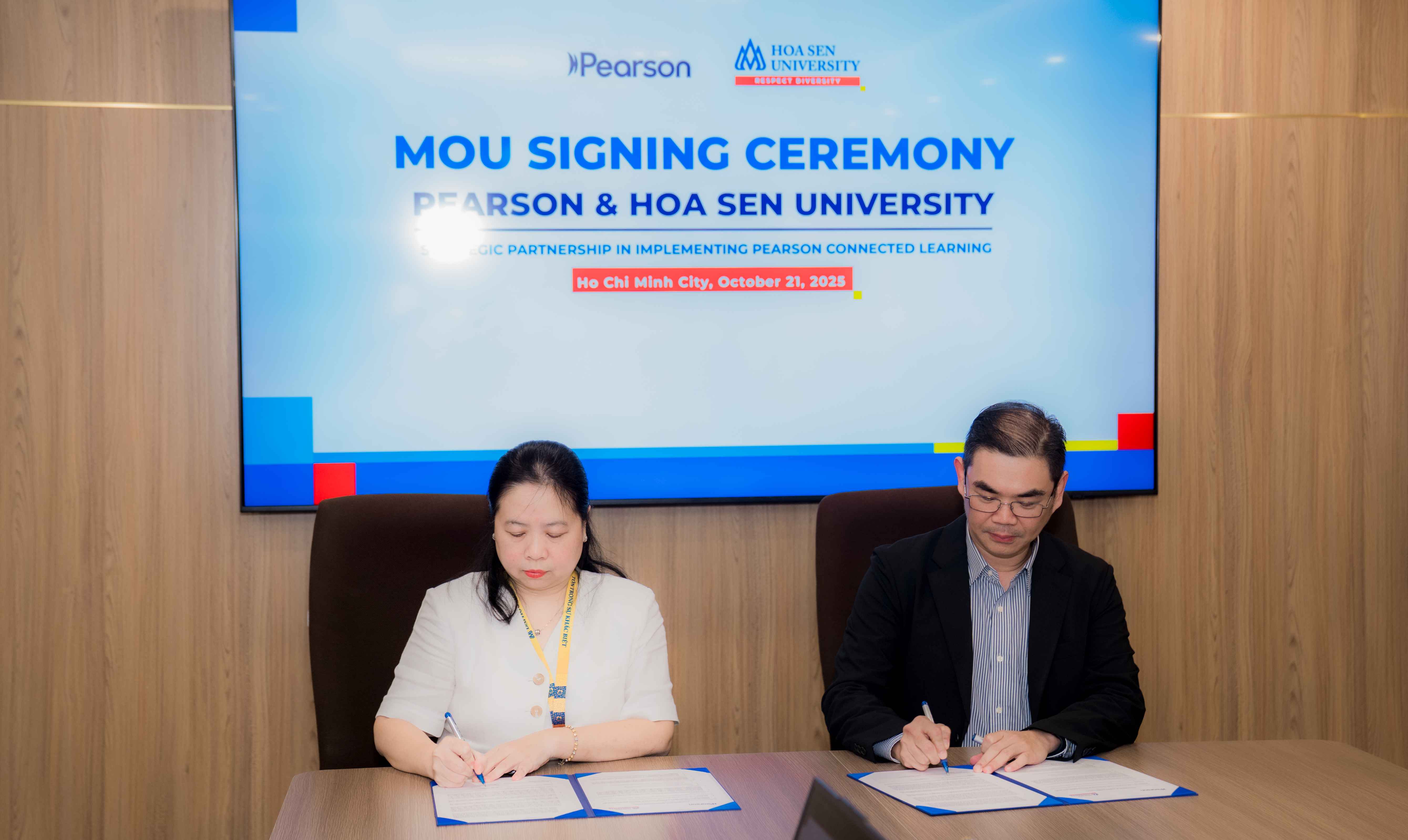 ĐH Hoa Sen ký kết hợp tác với Nhà xuất bản Pearson Higher Education