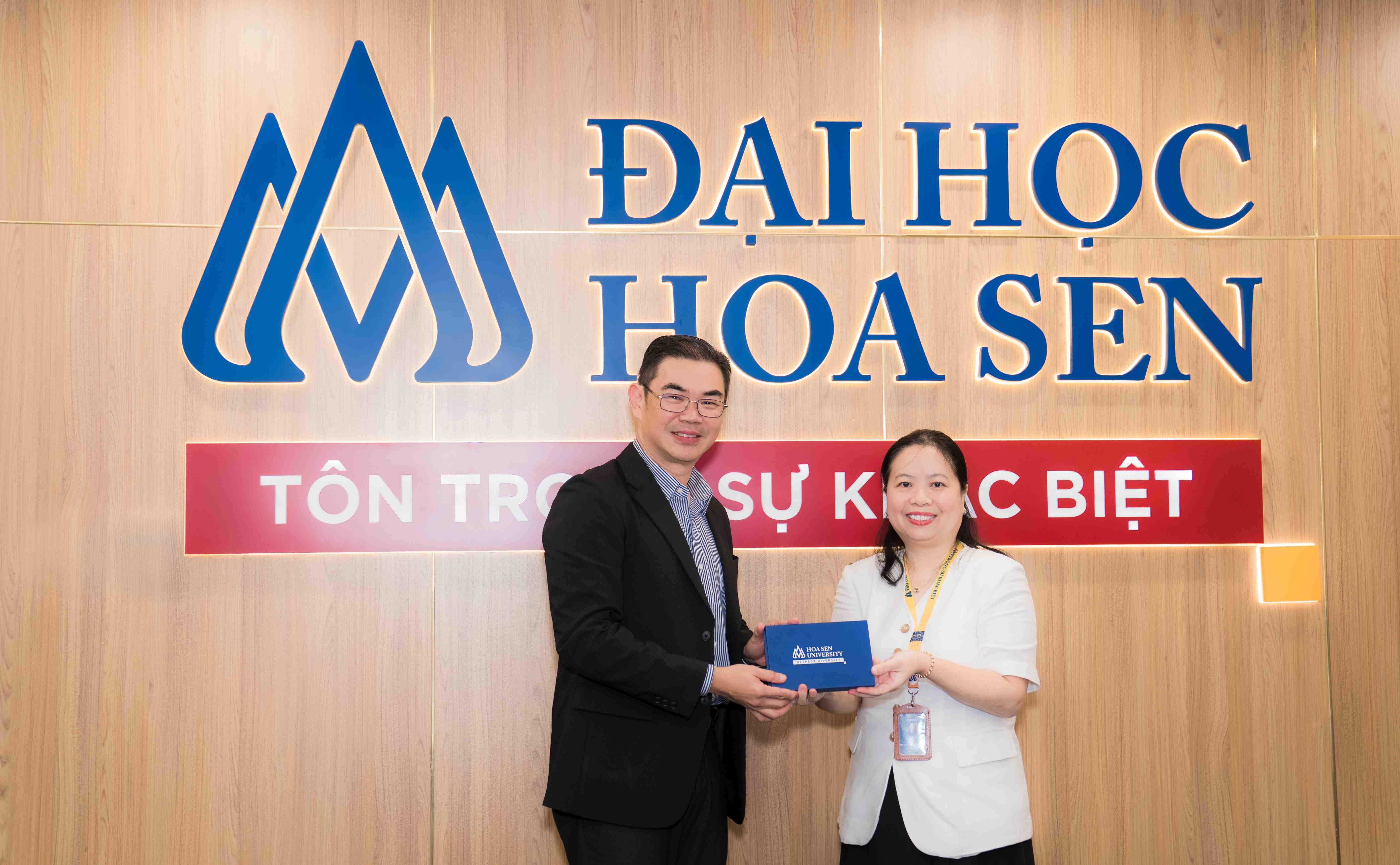 ĐH Hoa Sen ký kết hợp tác với Nhà xuất bản Pearson Higher Education