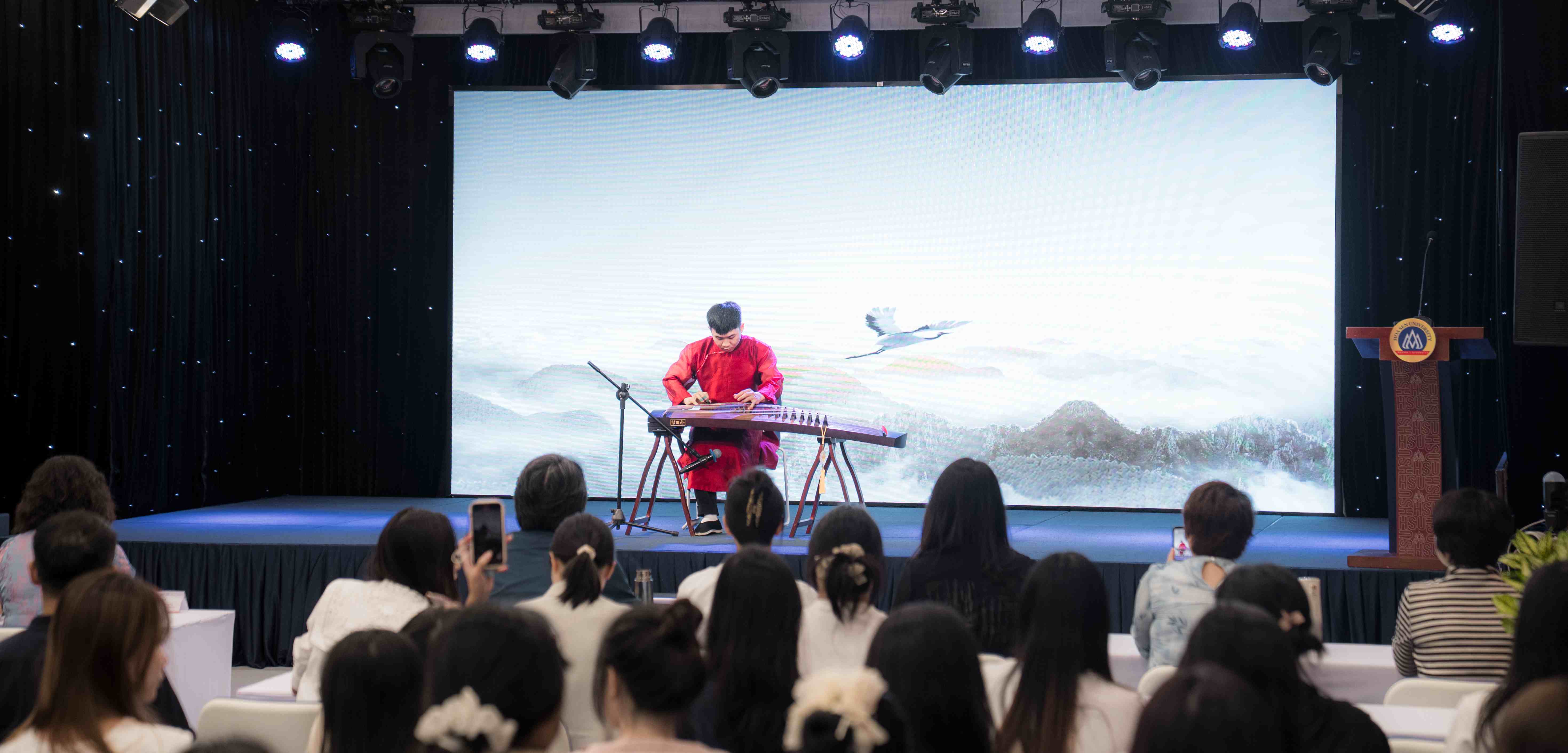 Giao lưu với Nhà văn, Nhà biên kịch Lưu Chấn Vân – Cuộc đối thoại giữa văn học và điện ảnh