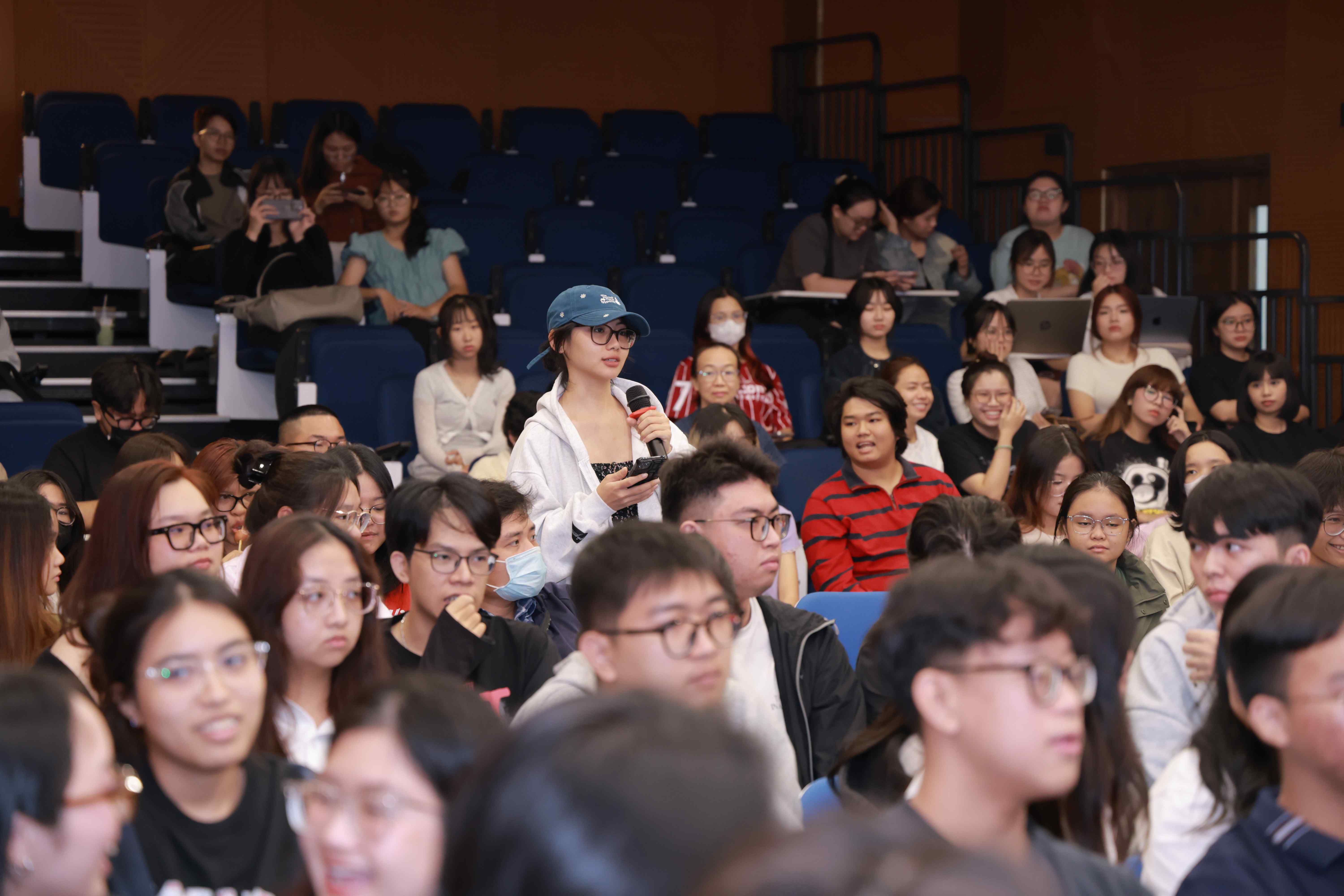 Mưa đỏ và góc nhìn từ nhà sản xuất Nguyễn Trí Viễn