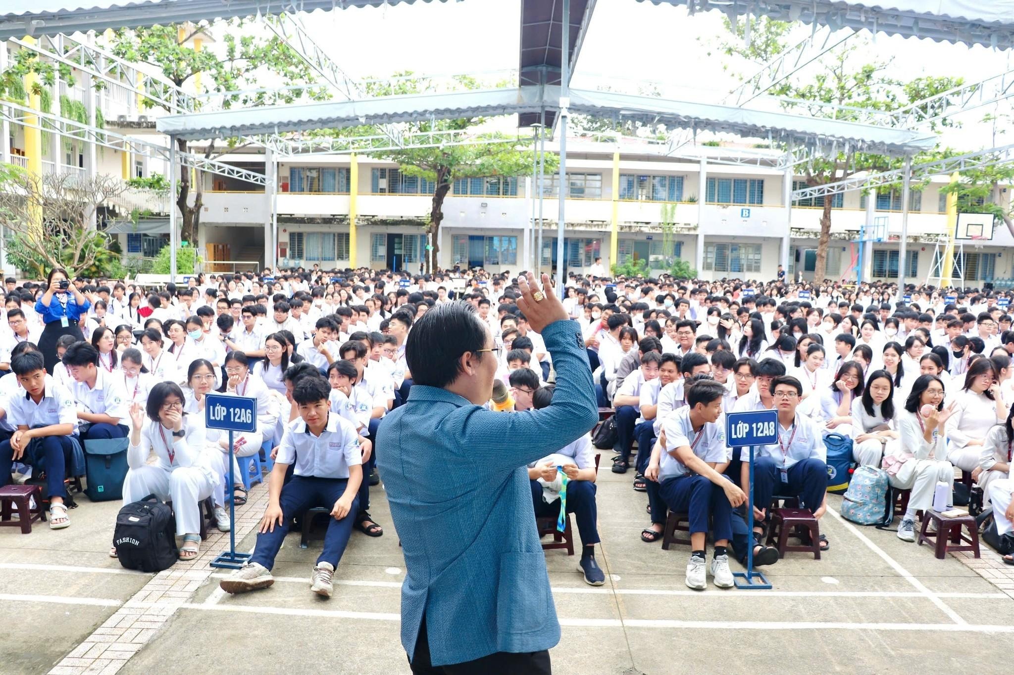 "Xây dựng thương hiệu cá nhân” – Trường THPT Phước Long cùng HSU gieo mầm tương lai