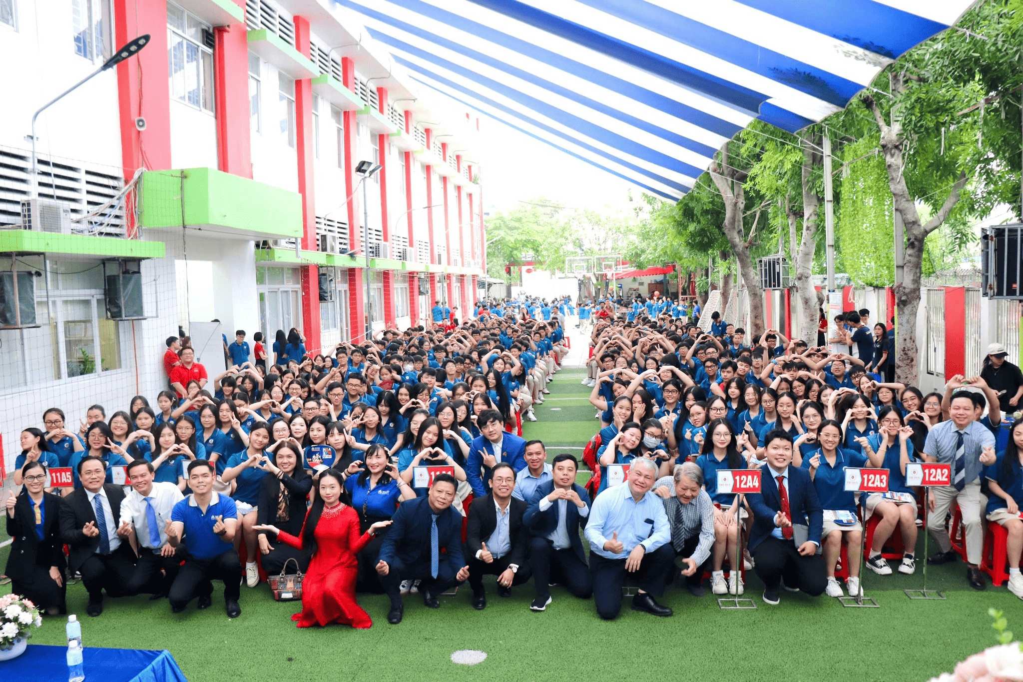 Đội ngũ chuyên gia Đại học Hoa Sen và học sinh THPT Trí Đức