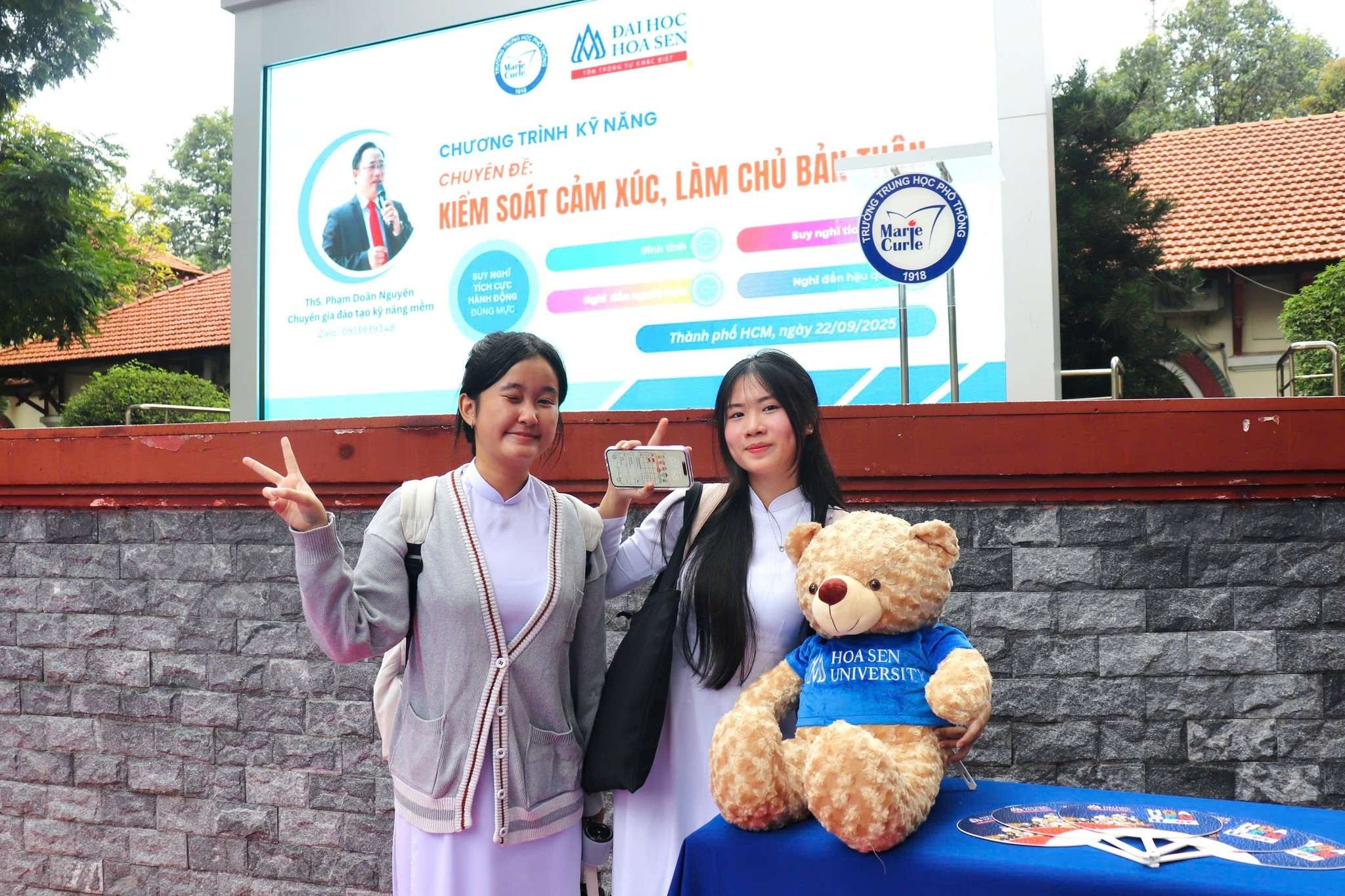 Đại học Hoa Sen tổ chức chương trình “Kiểm soát cảm xúc, làm chủ bản thân” cho học sinh THPT Marie Curie 2025