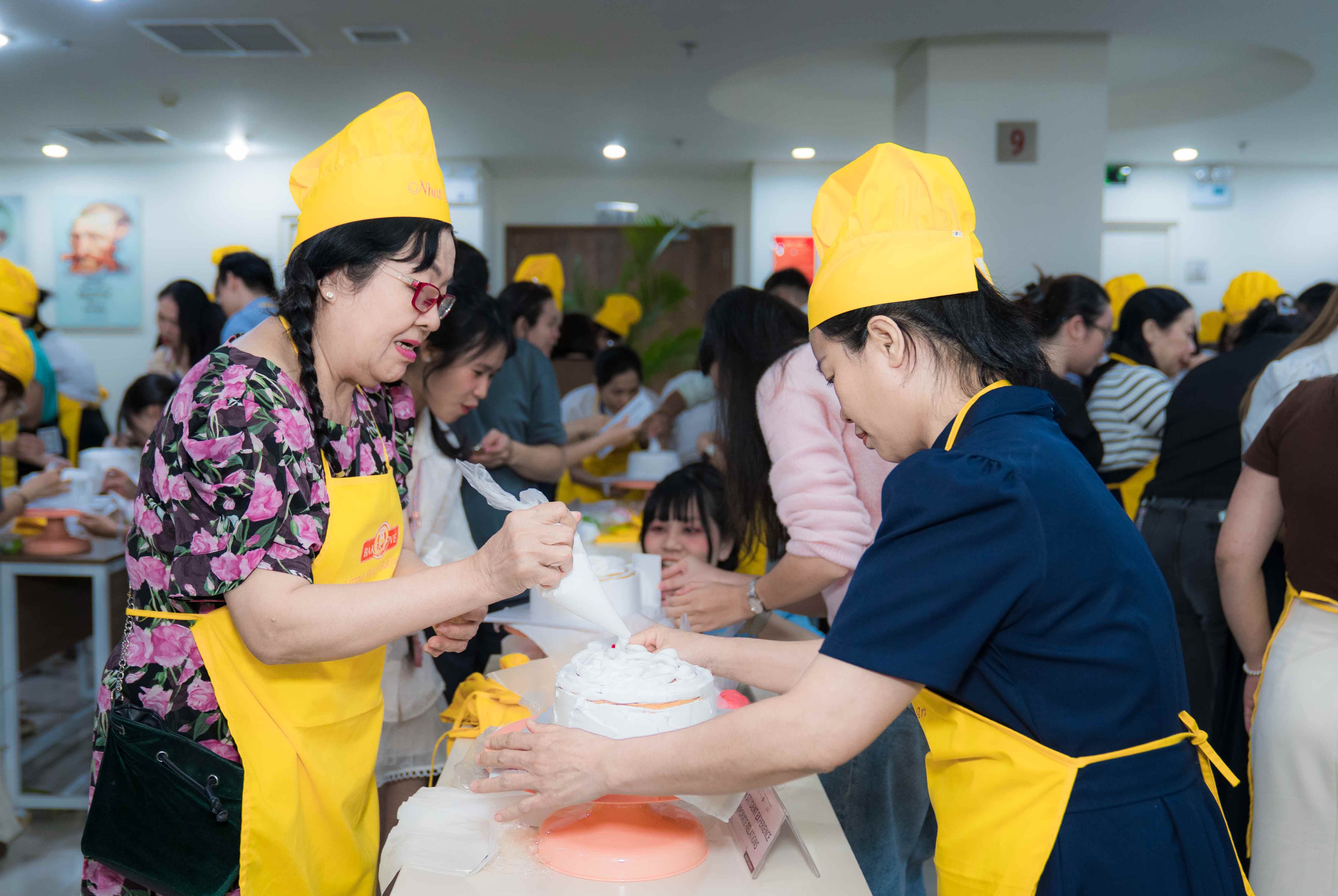 HSU mừng ngày Phụ nữ Việt Nam 20/10