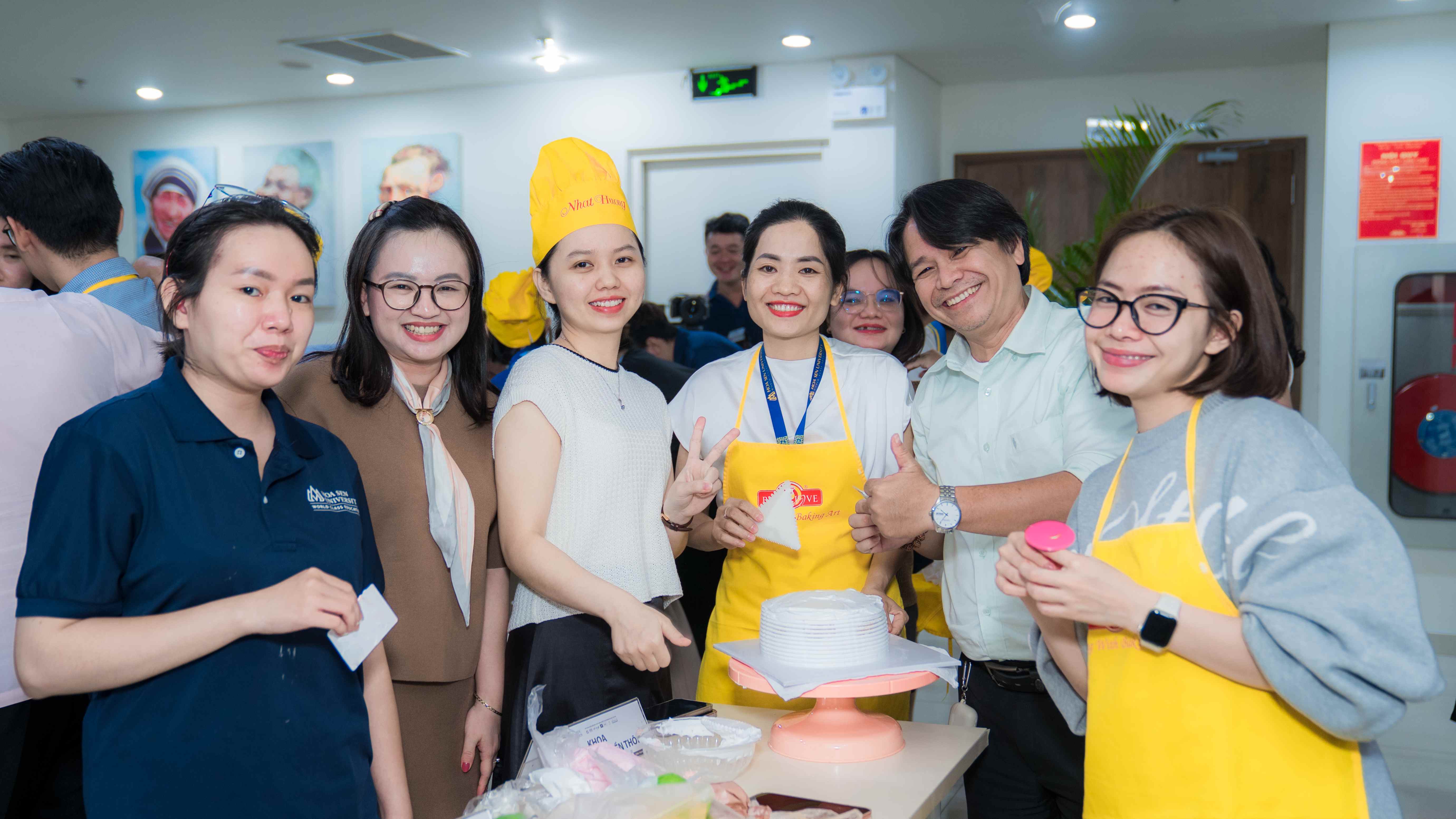 HSU mừng ngày Phụ nữ Việt Nam 20/10