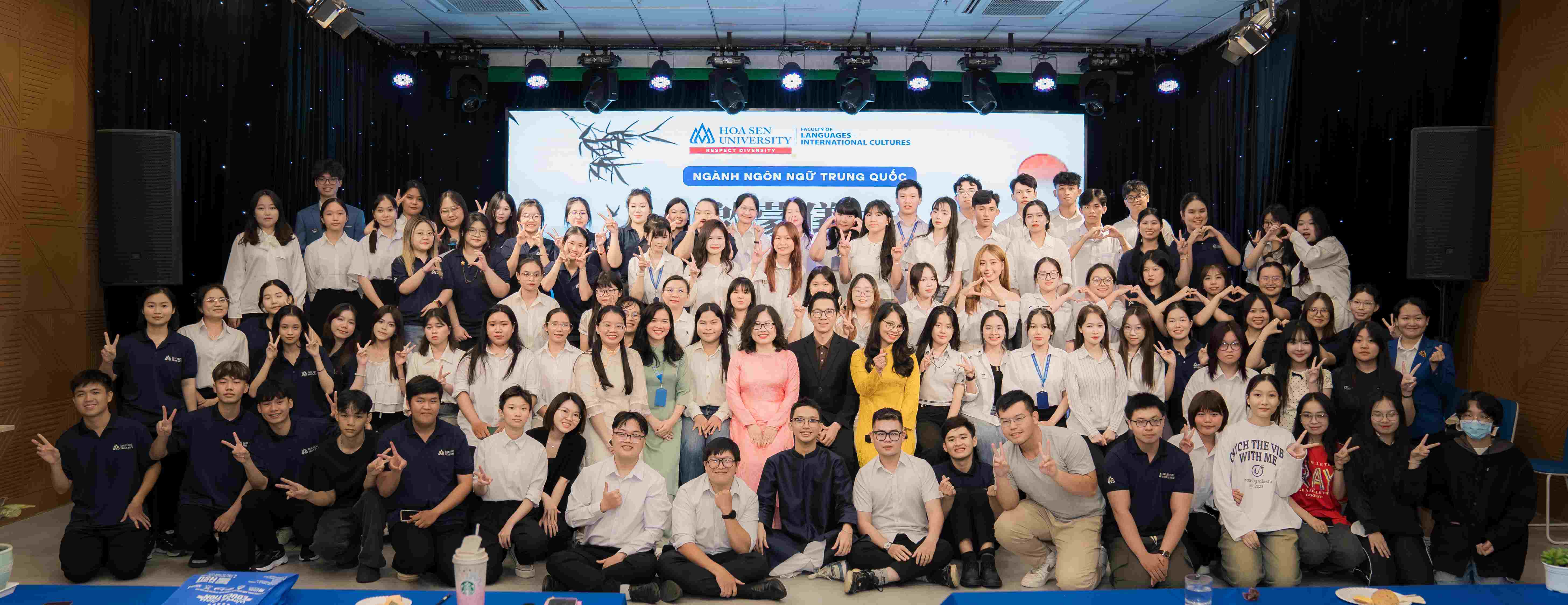 Nghi thức Khai bút Bái sư ngành Ngôn ngữ Trung của HSU