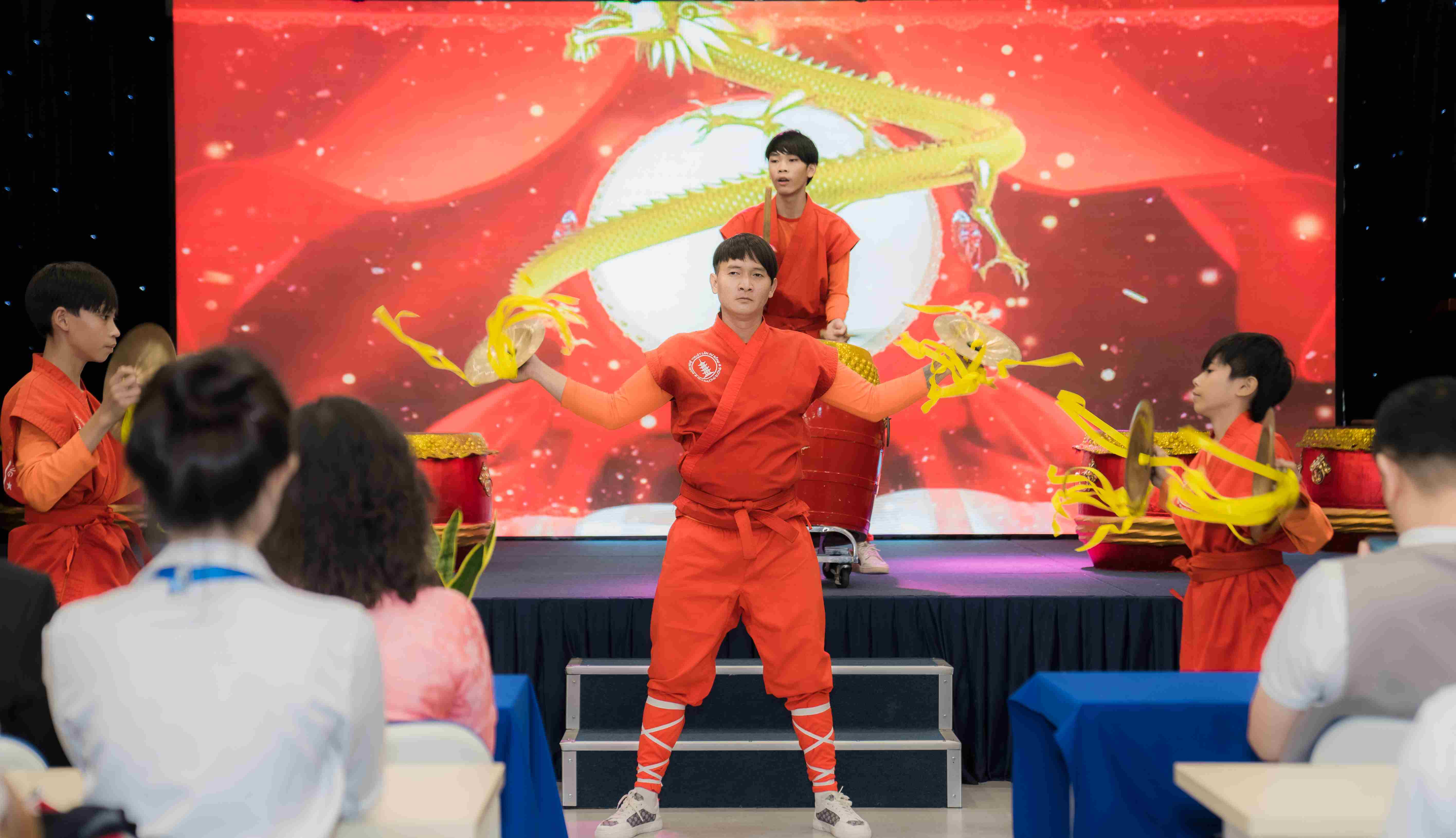 Nghi thức Khai bút Bái sư ngành Ngôn ngữ Trung của HSU