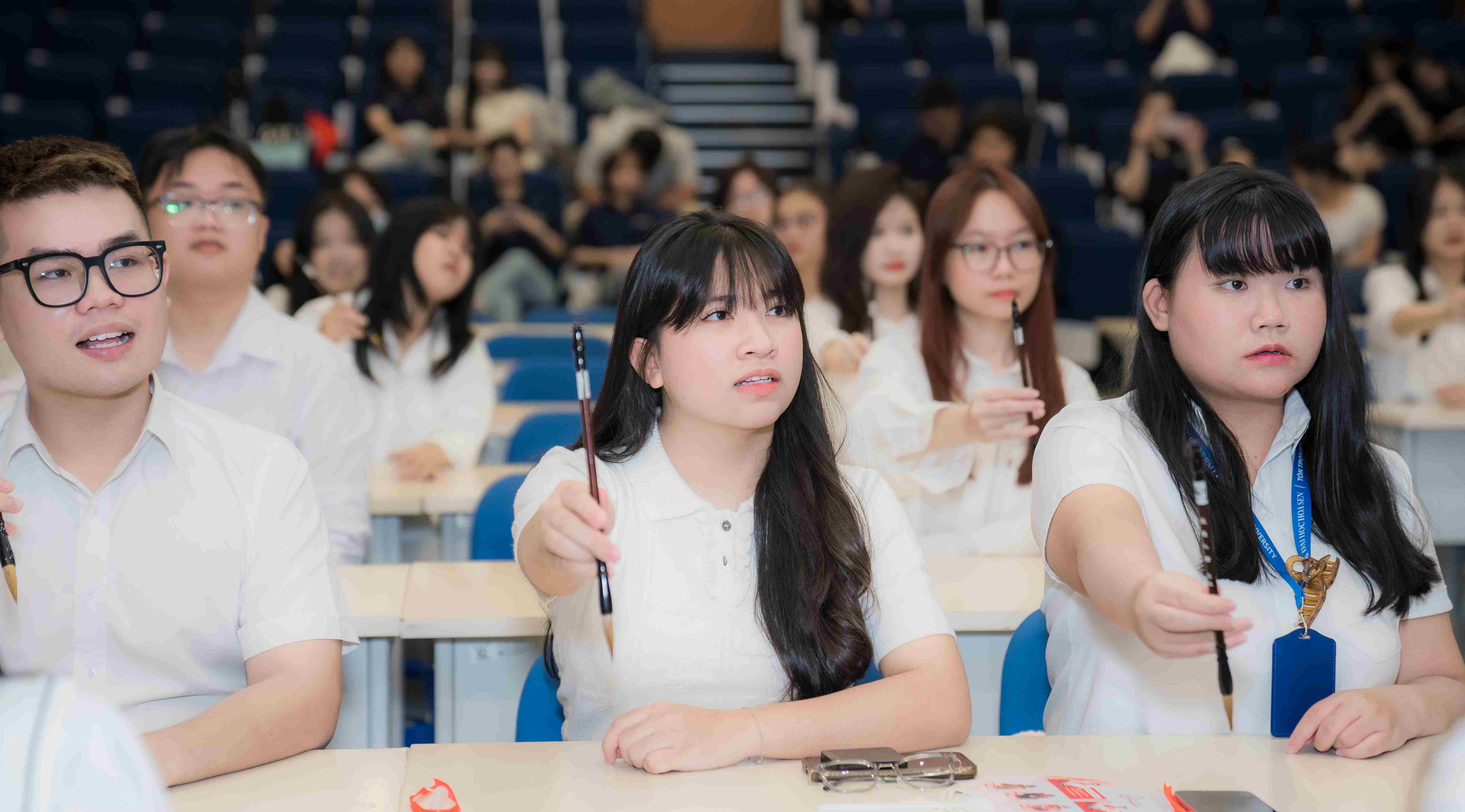 Nghi thức Khai bút Bái sư ngành Ngôn ngữ Trung của HSU