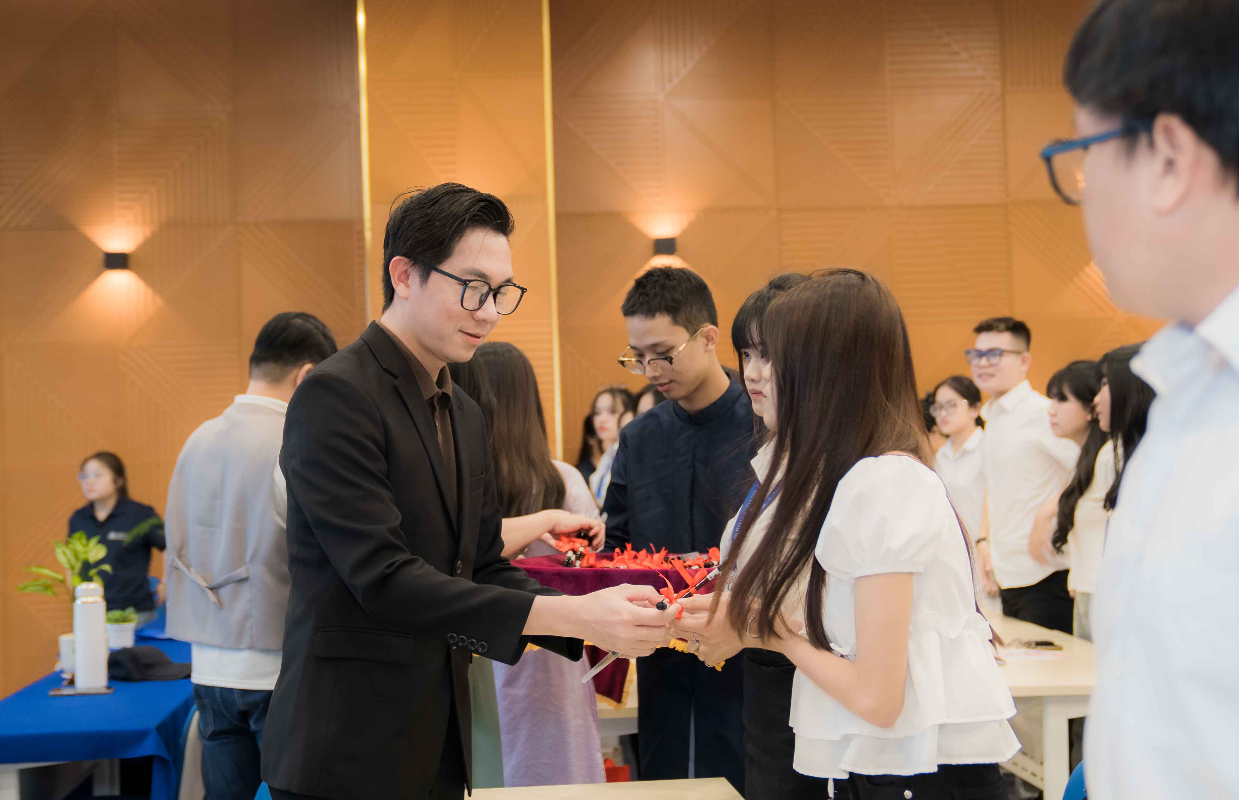 Nghi thức Khai bút Bái sư ngành Ngôn ngữ Trung của HSU