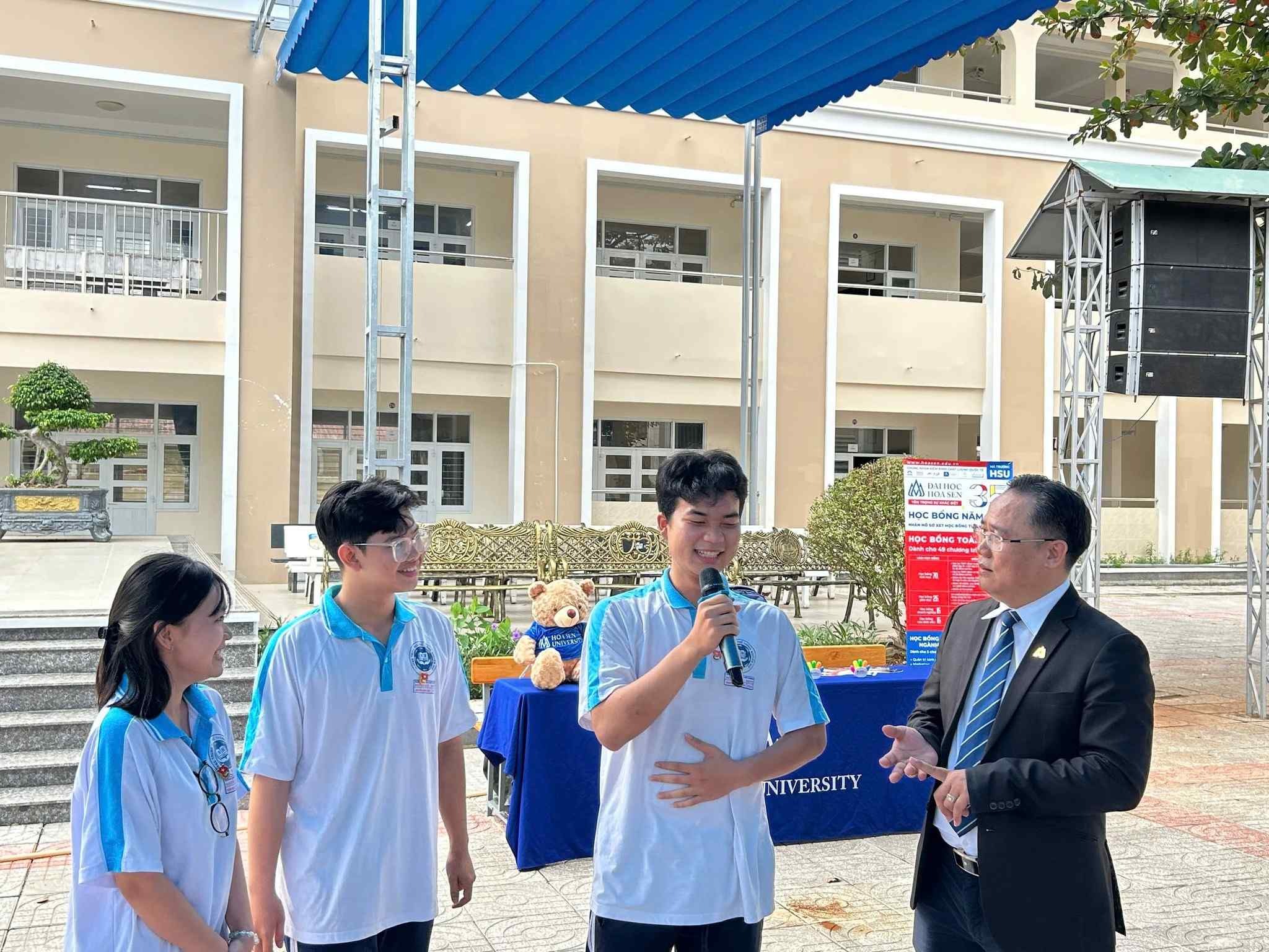 Học sinh giao lưu cùng chuyên gia, lan tỏa tinh thần “Sống chất – Làm thật – Đúng tầm”.