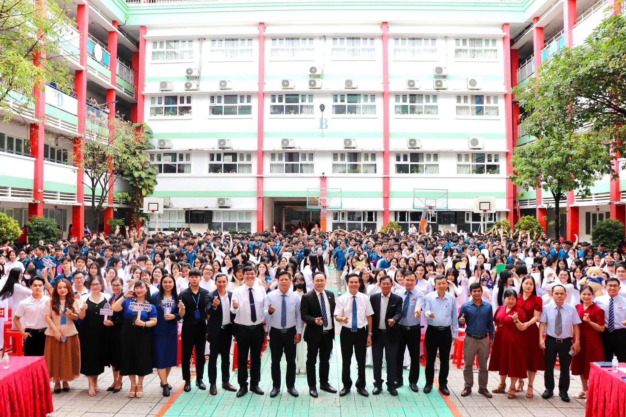 Hướng nghiệp chuẩn – Học bổng thật – Trải nghiệm “đúng tầm” cùng HSU tại THPT Trí Đức