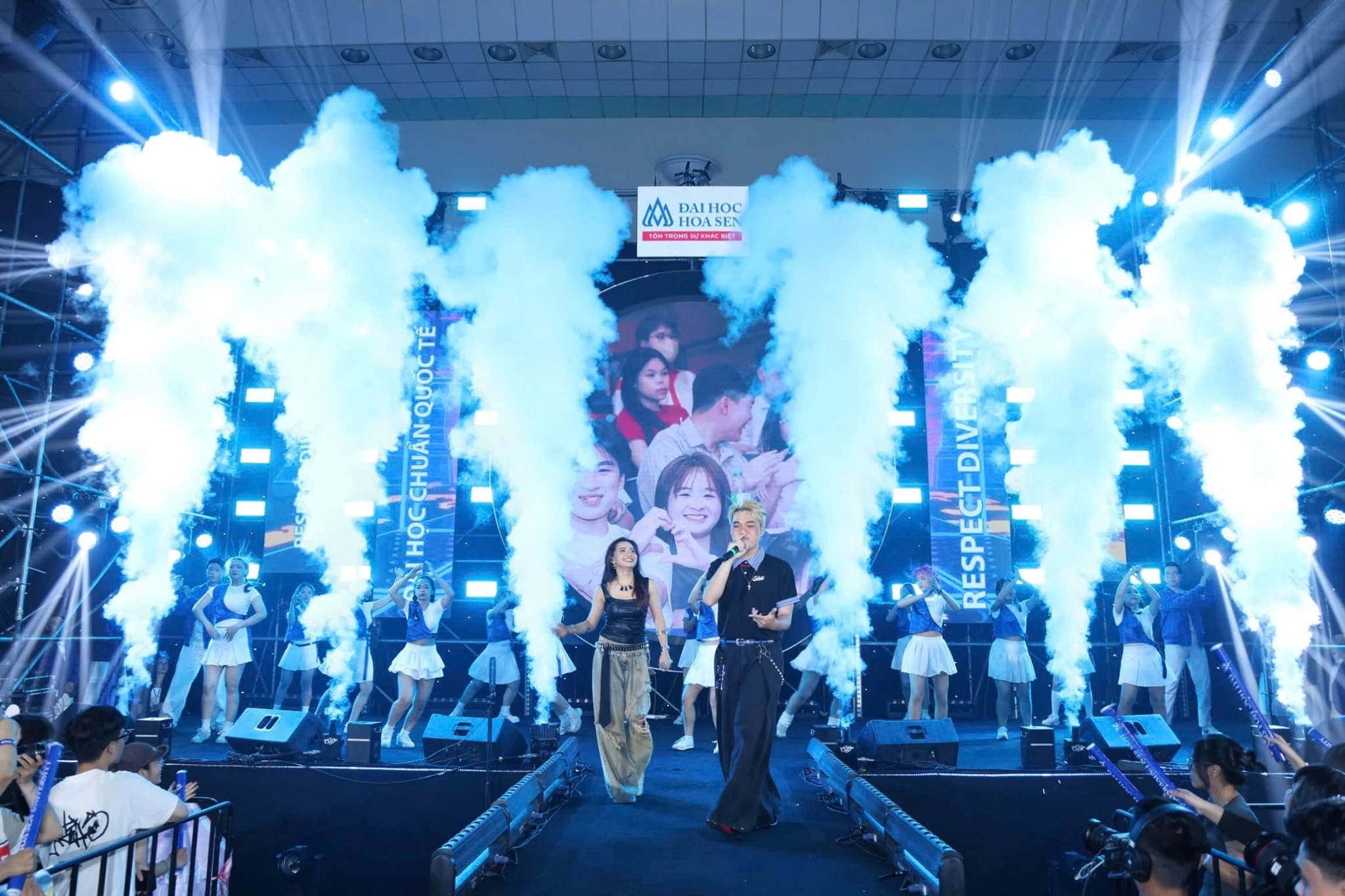 Tân sinh viên K25 HSU trong ngày Lễ chào đón Tân sinh vien HSU Welcome Day 2025