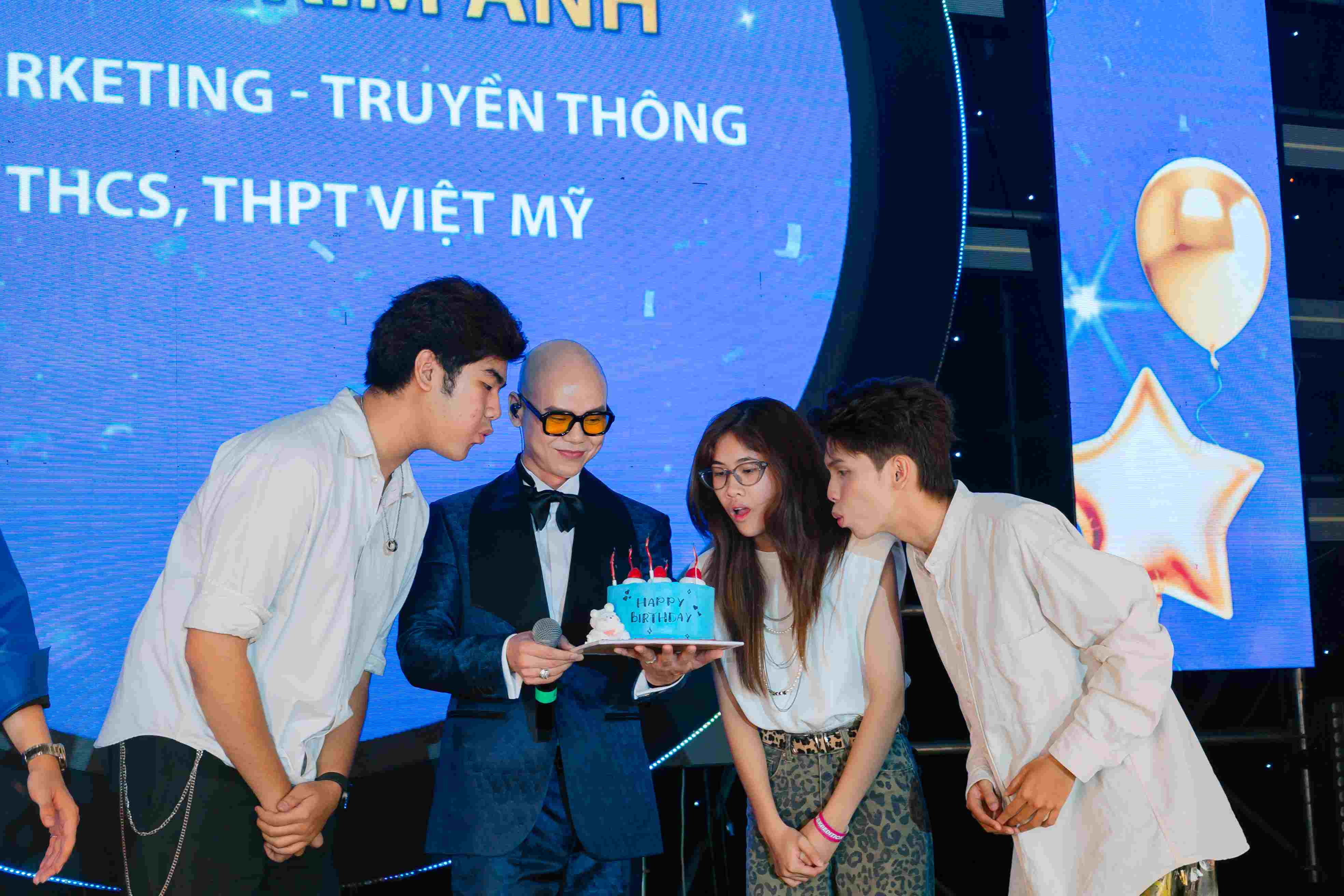 Tân sinh viên K25 HSU trong ngày Lễ chào đón Tân sinh vien HSU Welcome Day 2025