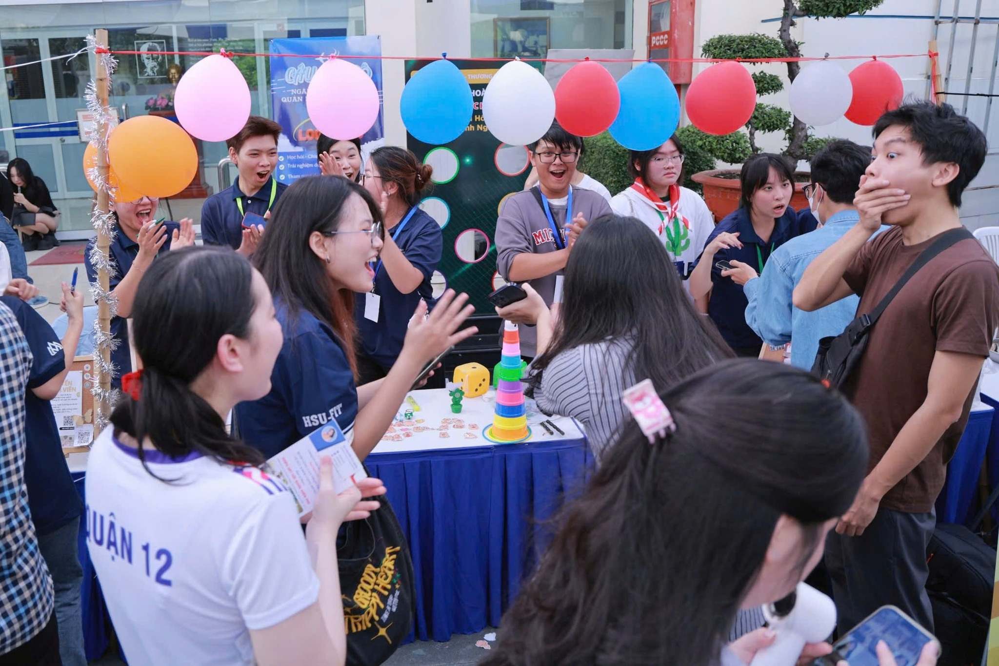 Tân sinh viên K25 HSU trong ngày Lễ chào đón Tân sinh vien HSU Welcome Day 2025