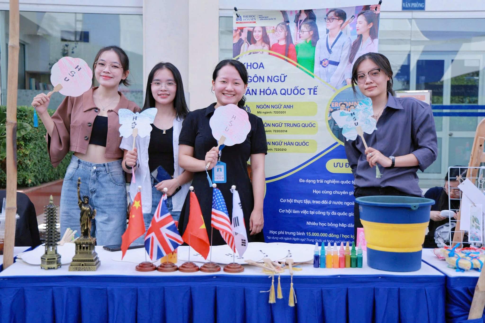 Tân sinh viên K25 HSU trong ngày Lễ chào đón Tân sinh vien HSU Welcome Day 2025