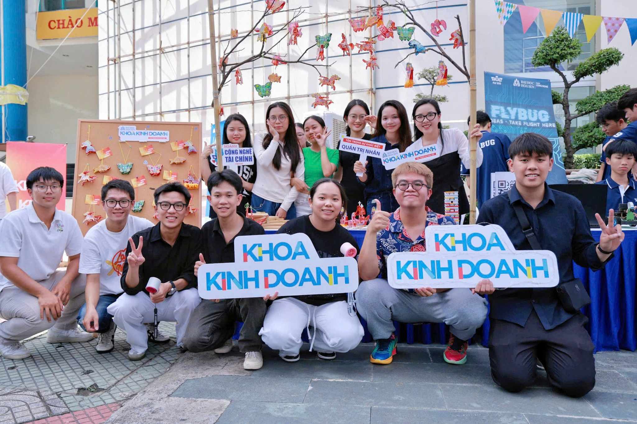 Tân sinh viên K25 HSU trong ngày Lễ chào đón Tân sinh vien HSU Welcome Day 2025