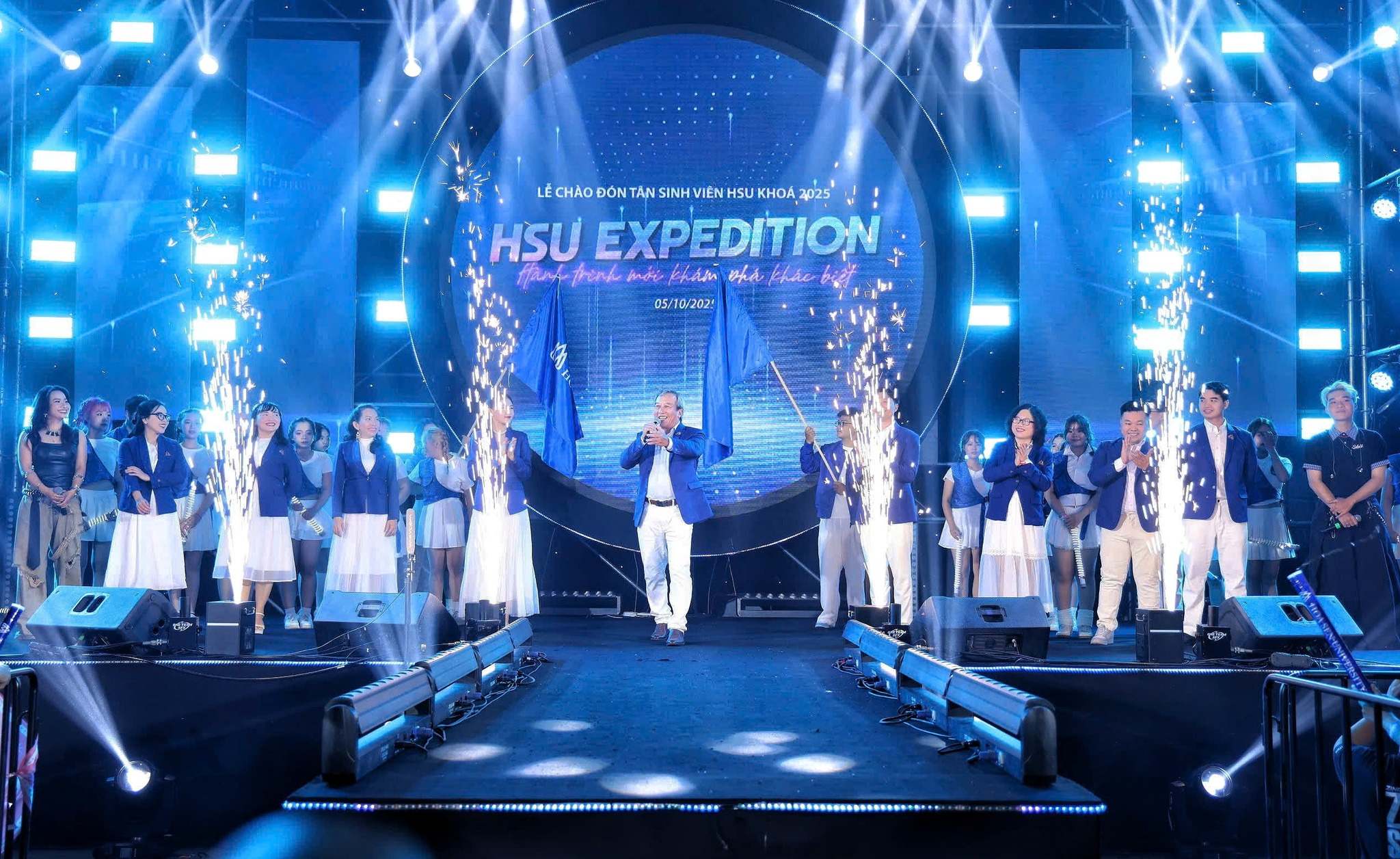 Tân sinh viên K25 HSU trong ngày Lễ chào đón Tân sinh vien HSU Welcome Day 2025