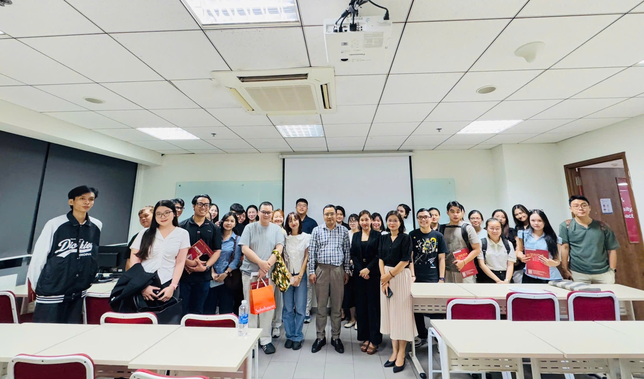 Học thạc sĩ sớm Đại học Hoa Sen