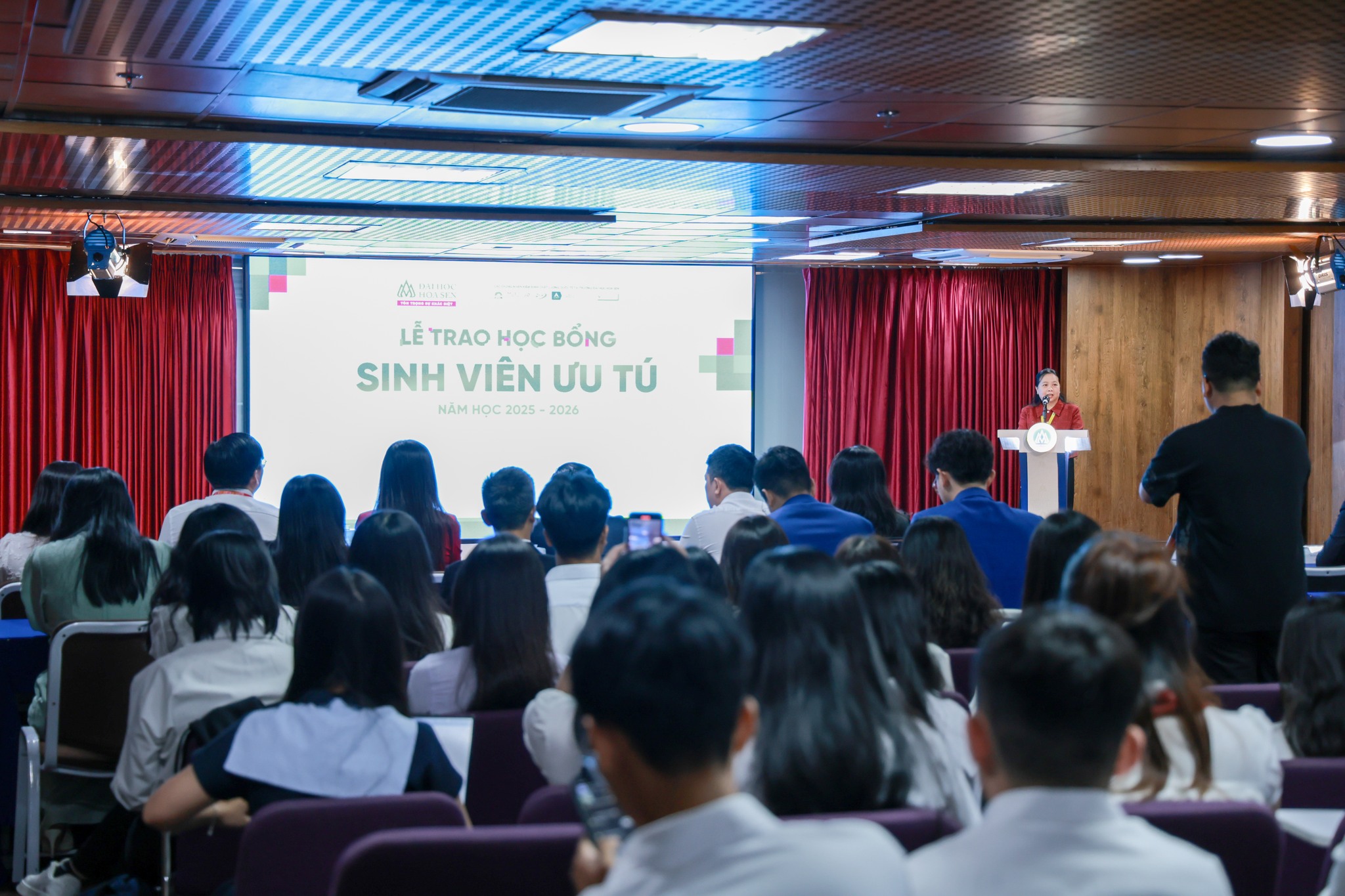 Lễ vinh danh 52 sinh viên nhận Học bổng Ưu tú