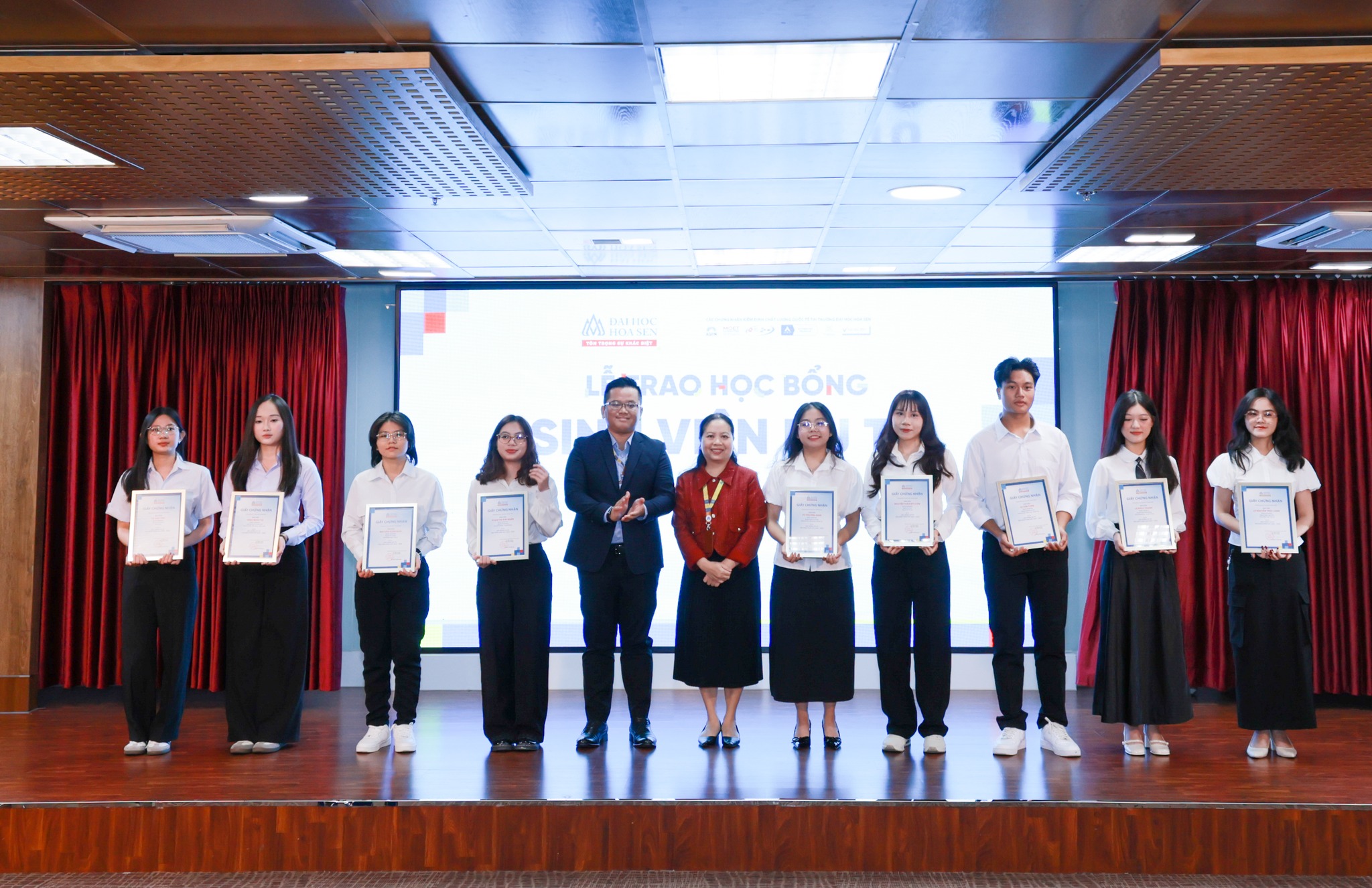 Lễ vinh danh 52 sinh viên nhận Học bổng Ưu tú