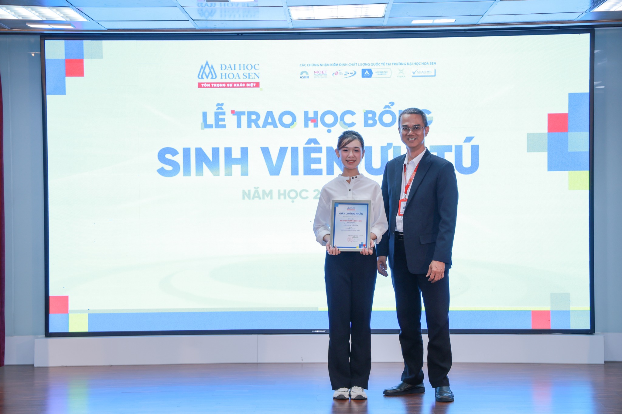 Lễ vinh danh 52 sinh viên nhận Học bổng Ưu tú