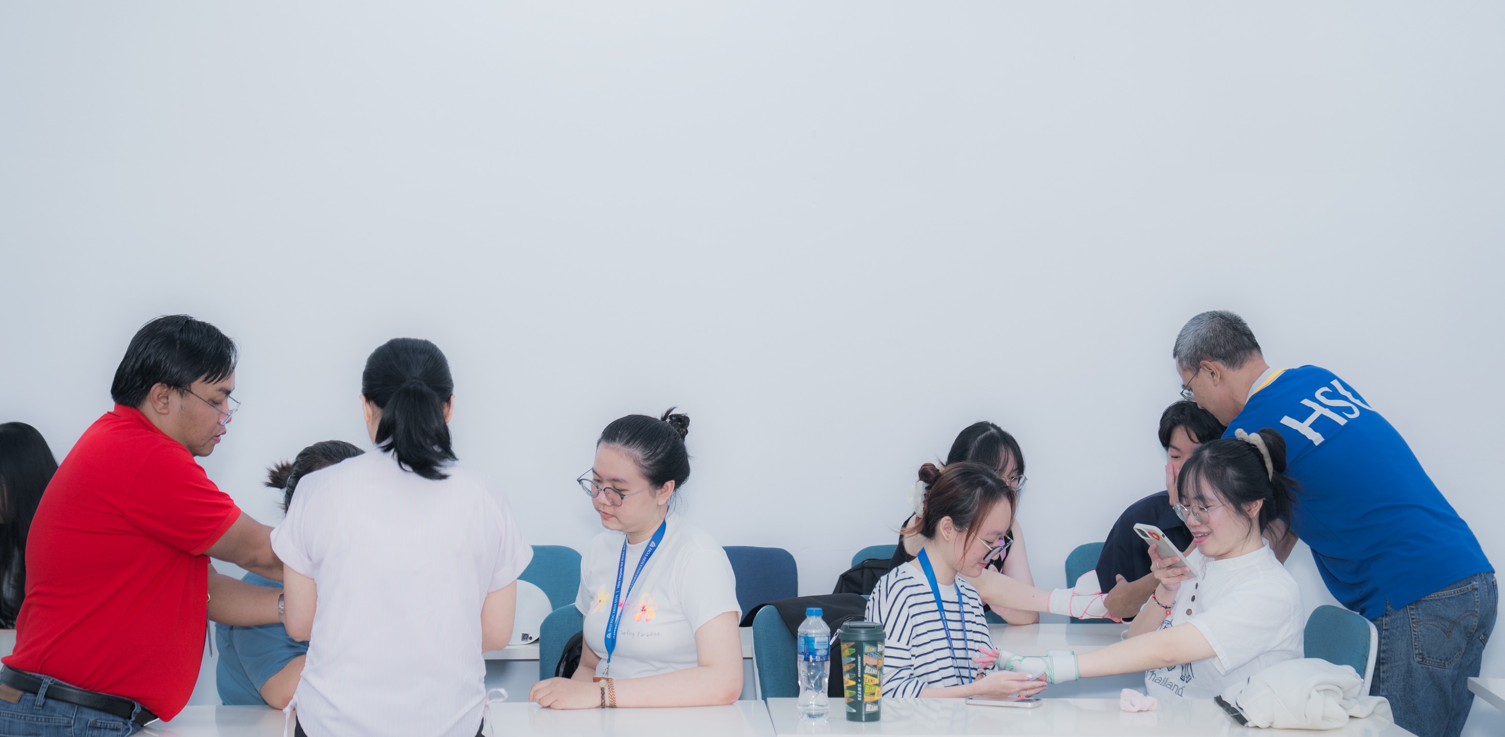 Sinh viên HSU học kĩ năng sơ cấp cứu