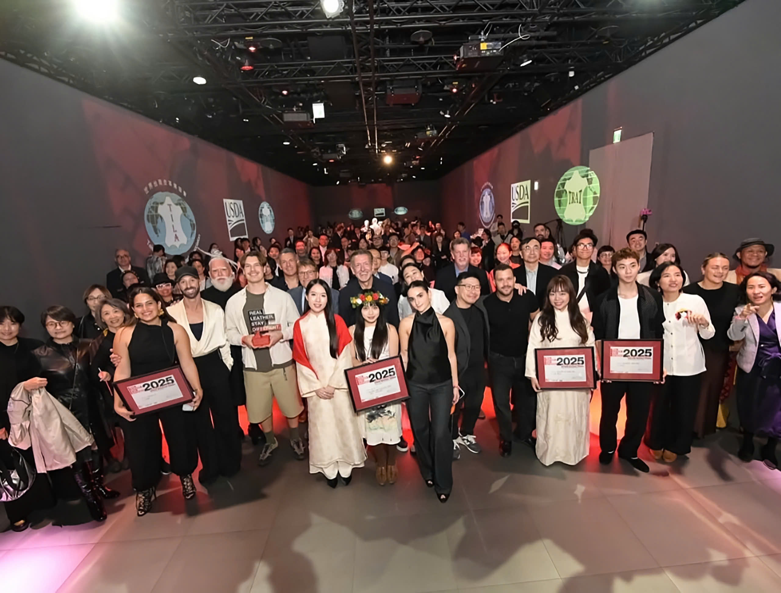 Thủ khoa ngành Thiết kế Thời trang HSU tỏa sáng tại "Real Leather. Stay Different 2025"