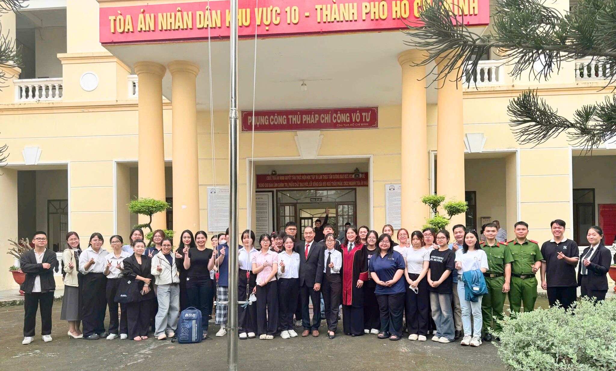 Top 7 ngành học hot và dễ xin việc nhất 2026