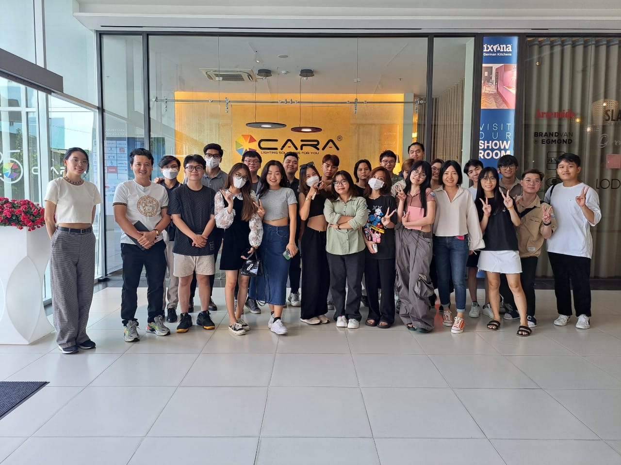 Sinh viên ngành thiết kế nội thất tham quan triển lãm Văn hóa Nhật trong thiết kế và vật liệu tại Cspace Integrated Complex