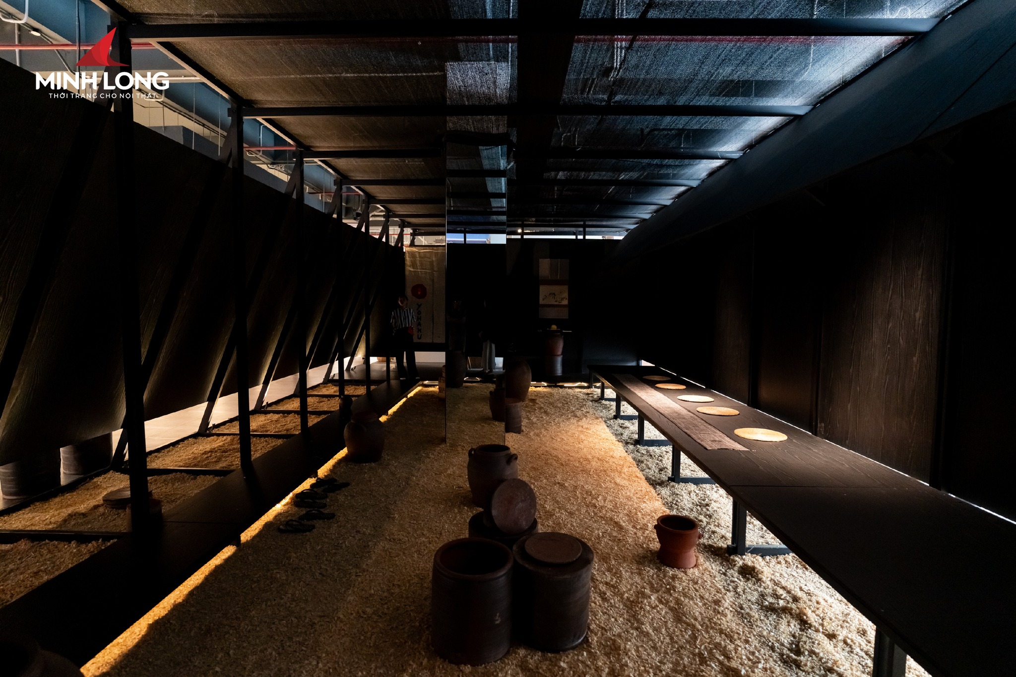 Sinh viên ngành thiết kế nội thất tham quan triển lãm Văn hóa Nhật trong thiết kế và vật liệu tại Cspace Integrated Complex