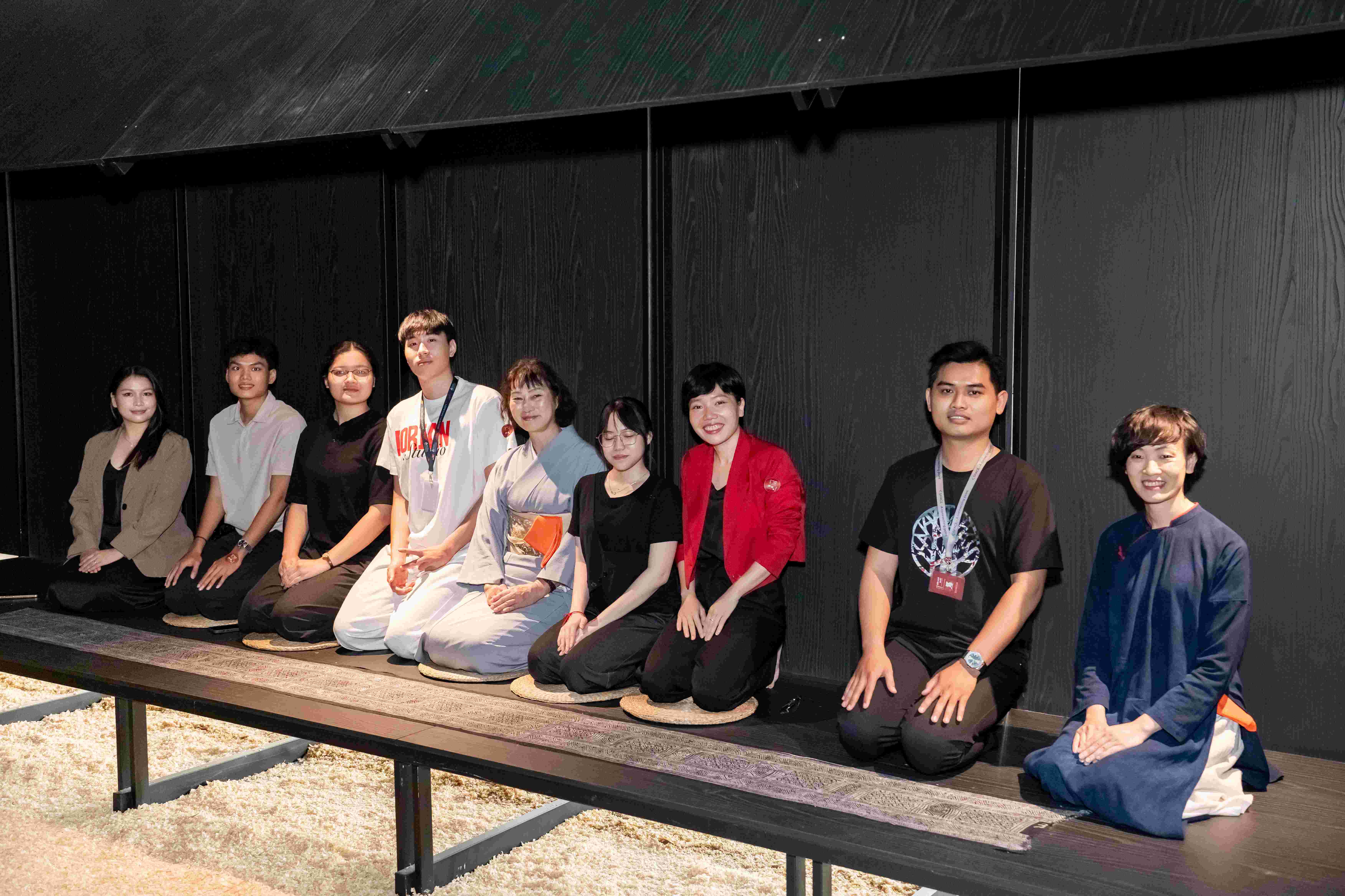 Sinh viên HSU tham quan triển lãm Văn hóa Nhật trong thiết kế và vật liệu tại Cspace Integrated Complex