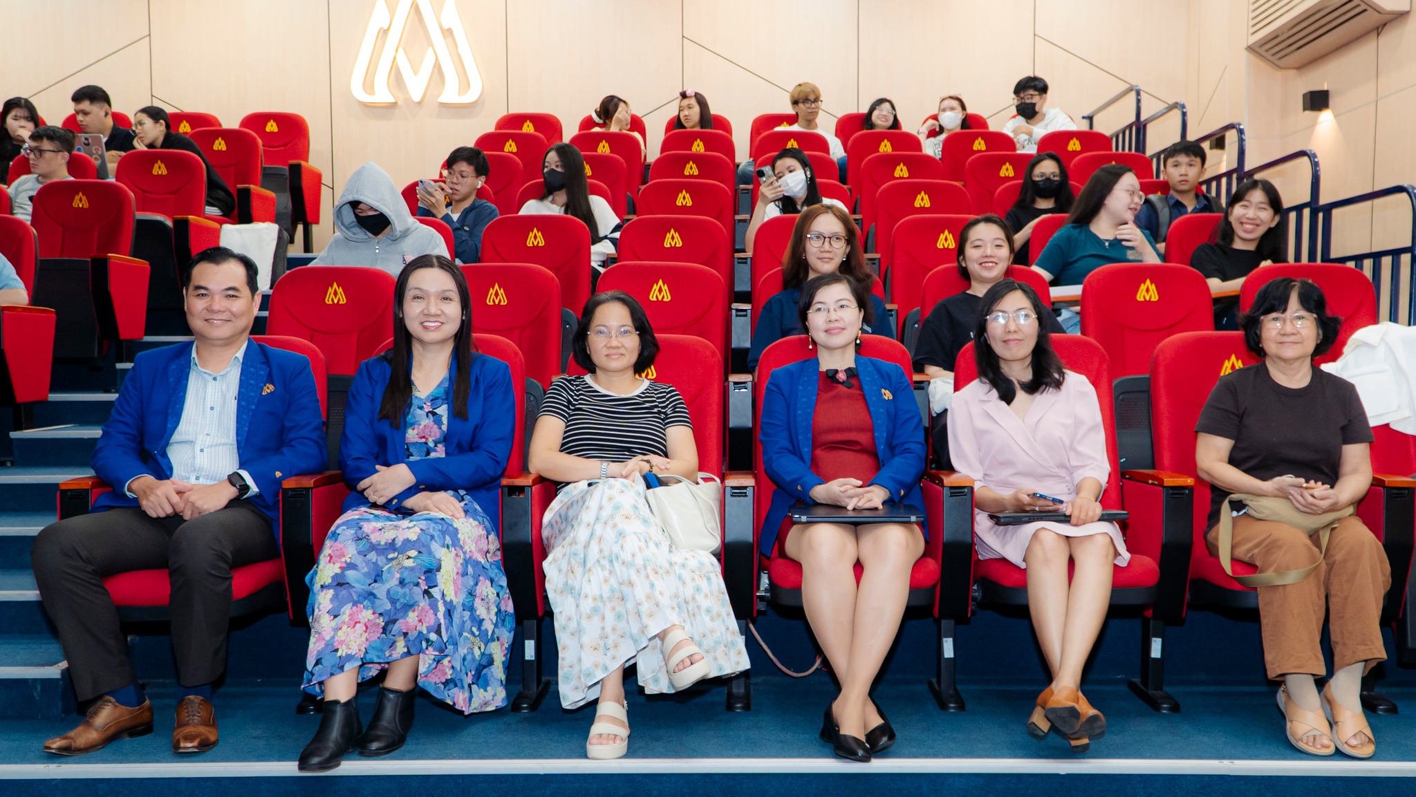 Ra mắt “Behind The Data 2025” – Sân chơi nghiên cứu sáng tạo dành cho sinh viên HSU