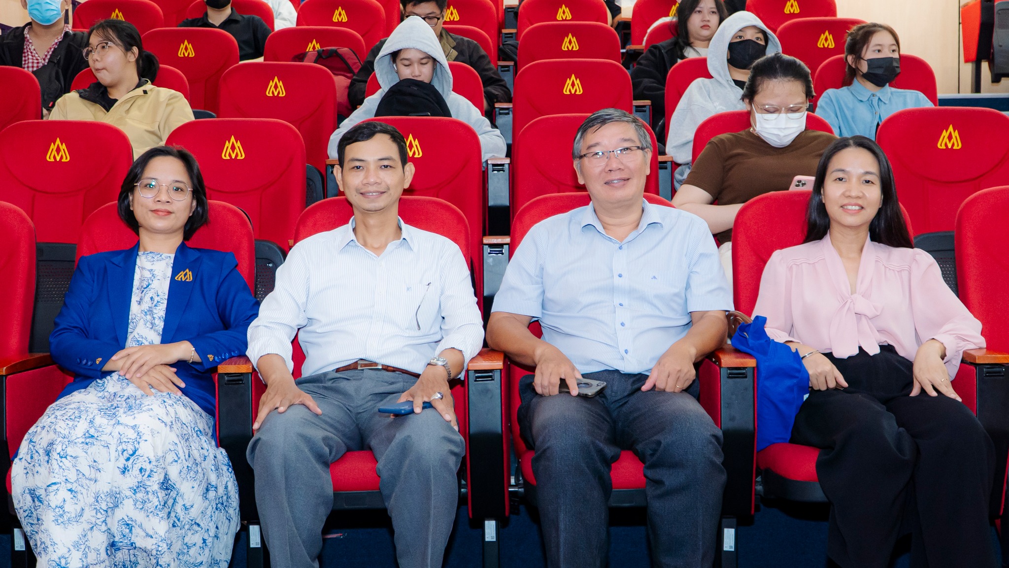 Ra mắt “Behind The Data 2025” – Sân chơi nghiên cứu sáng tạo dành cho sinh viên HSU