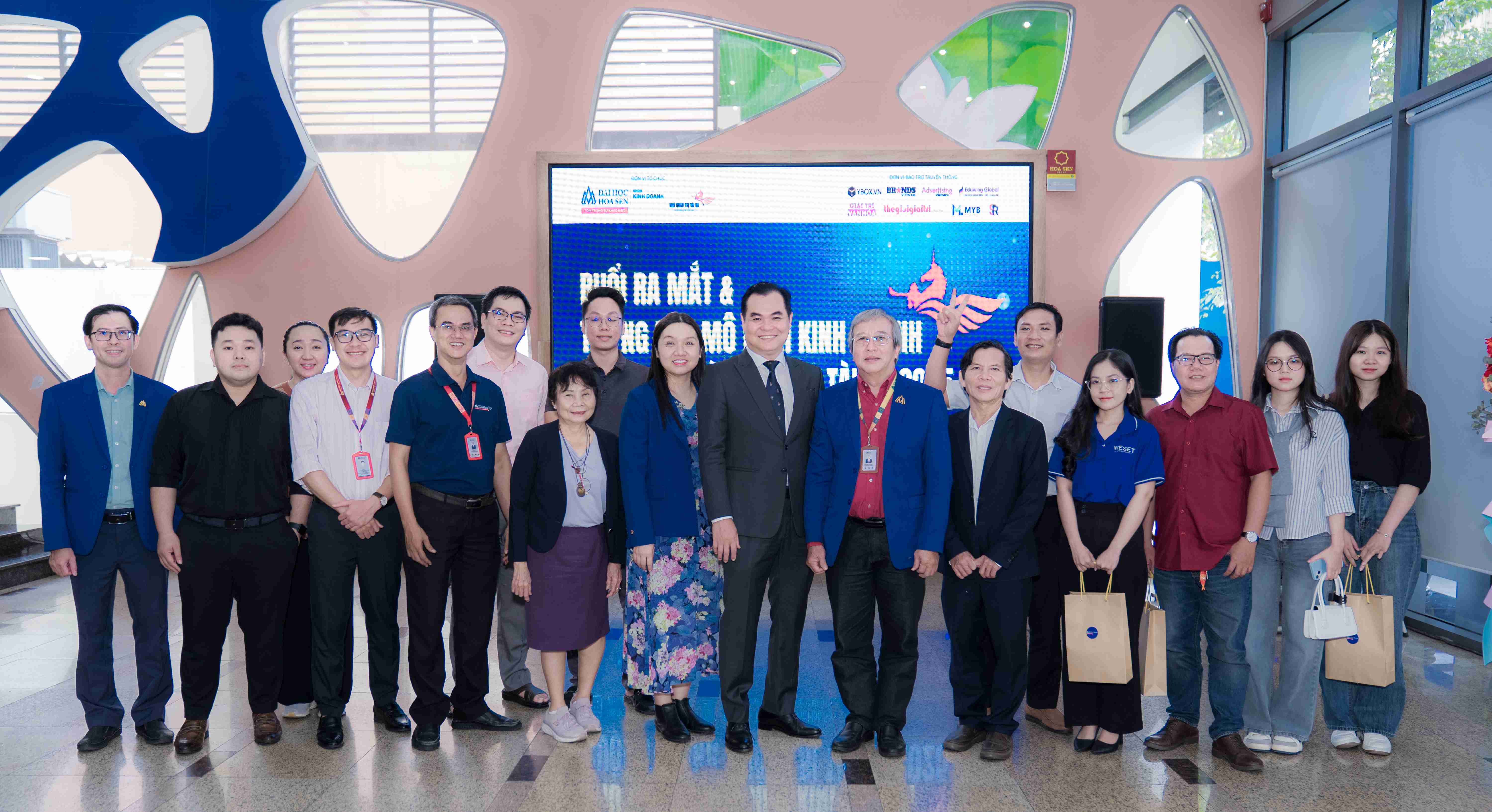 Ra mắt và trưng bày mô hình kinh doanh - Cuộc thi Nhà quản trị tài ba 2025