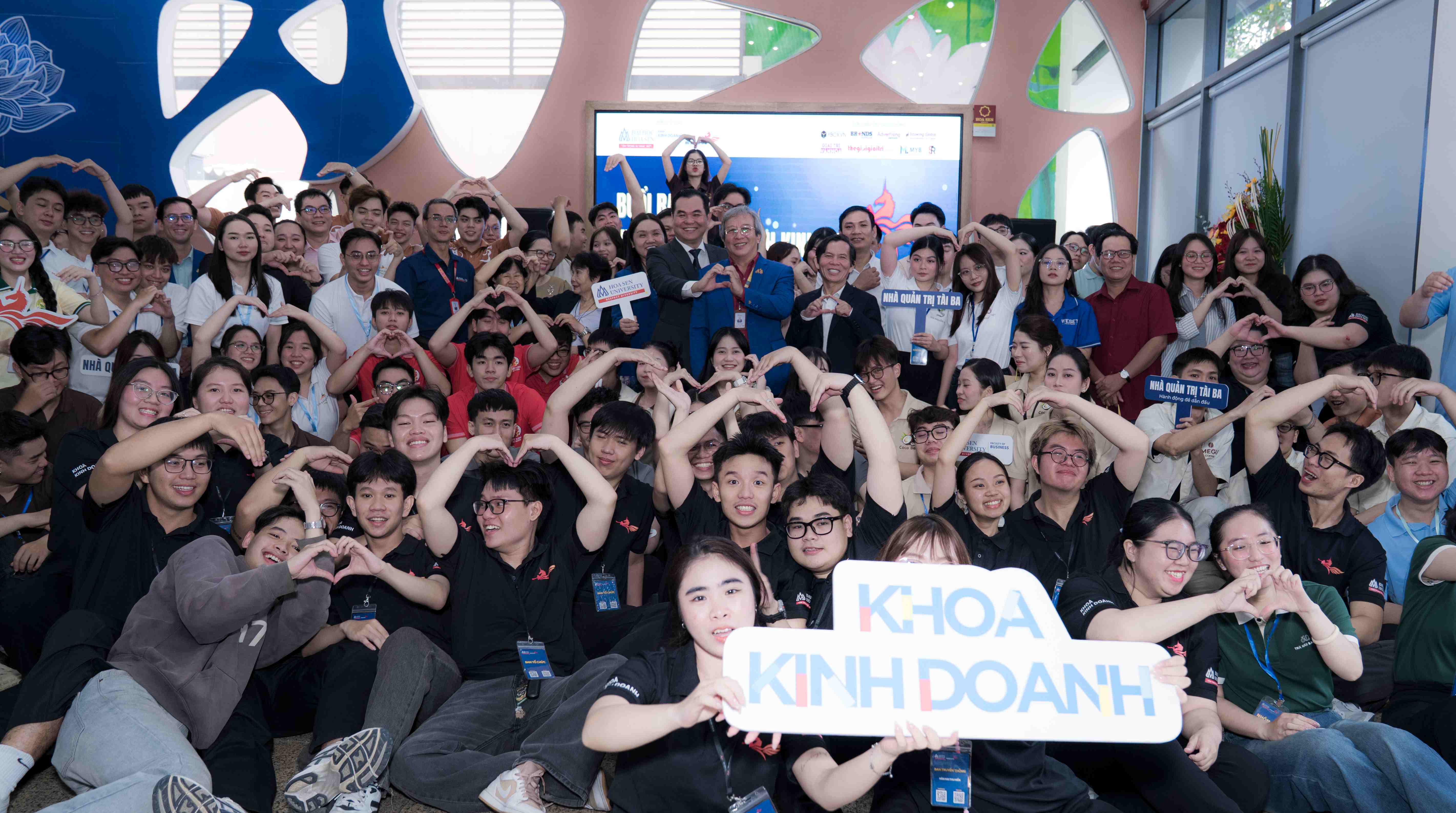 Ra mắt và trưng bày mô hình kinh doanh - Cuộc thi Nhà quản trị tài ba 2025