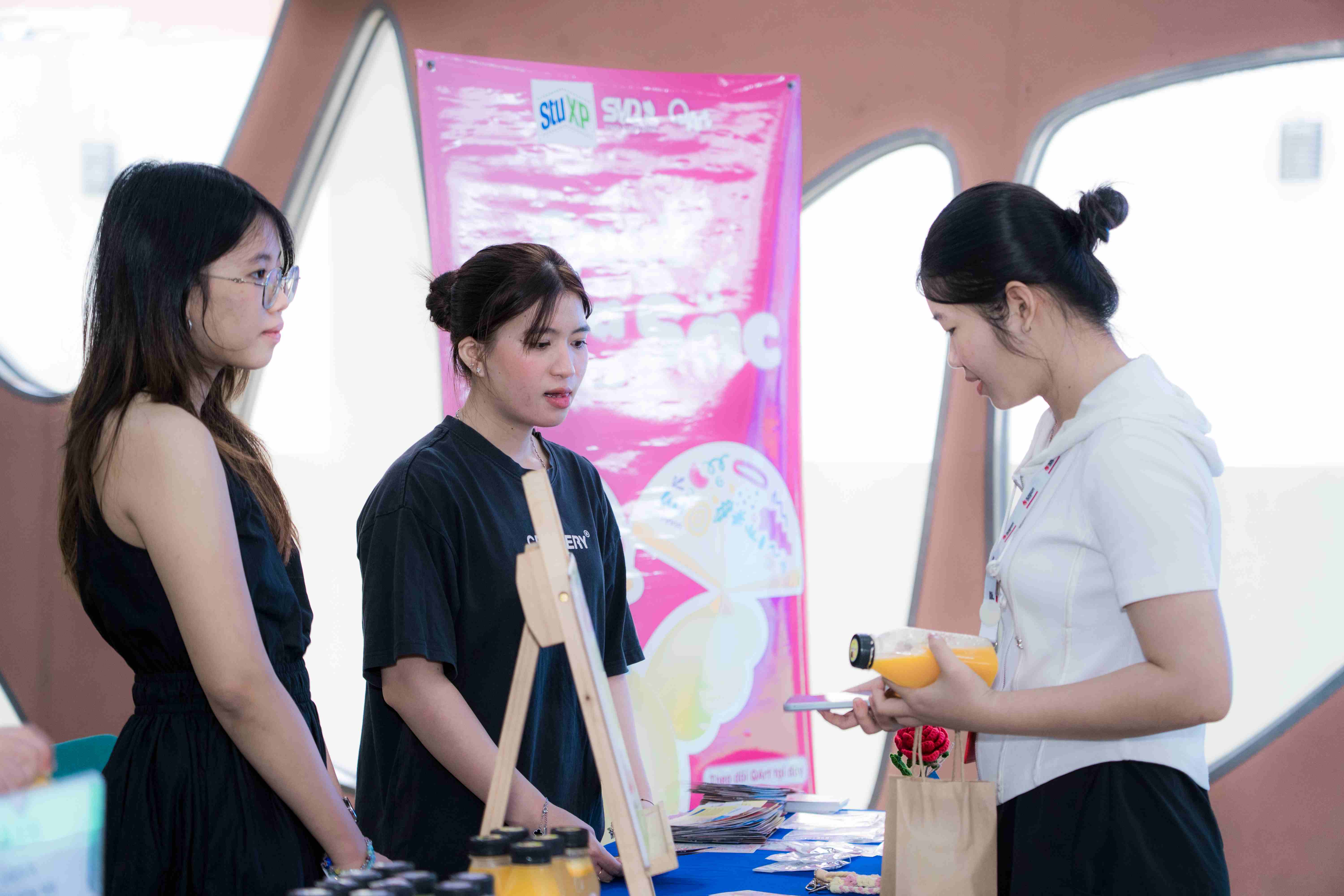 Mừng Ngày Nhà giáo Việt Nam 20/11: Lan tỏa yêu thương qua những món quà sáng tạo